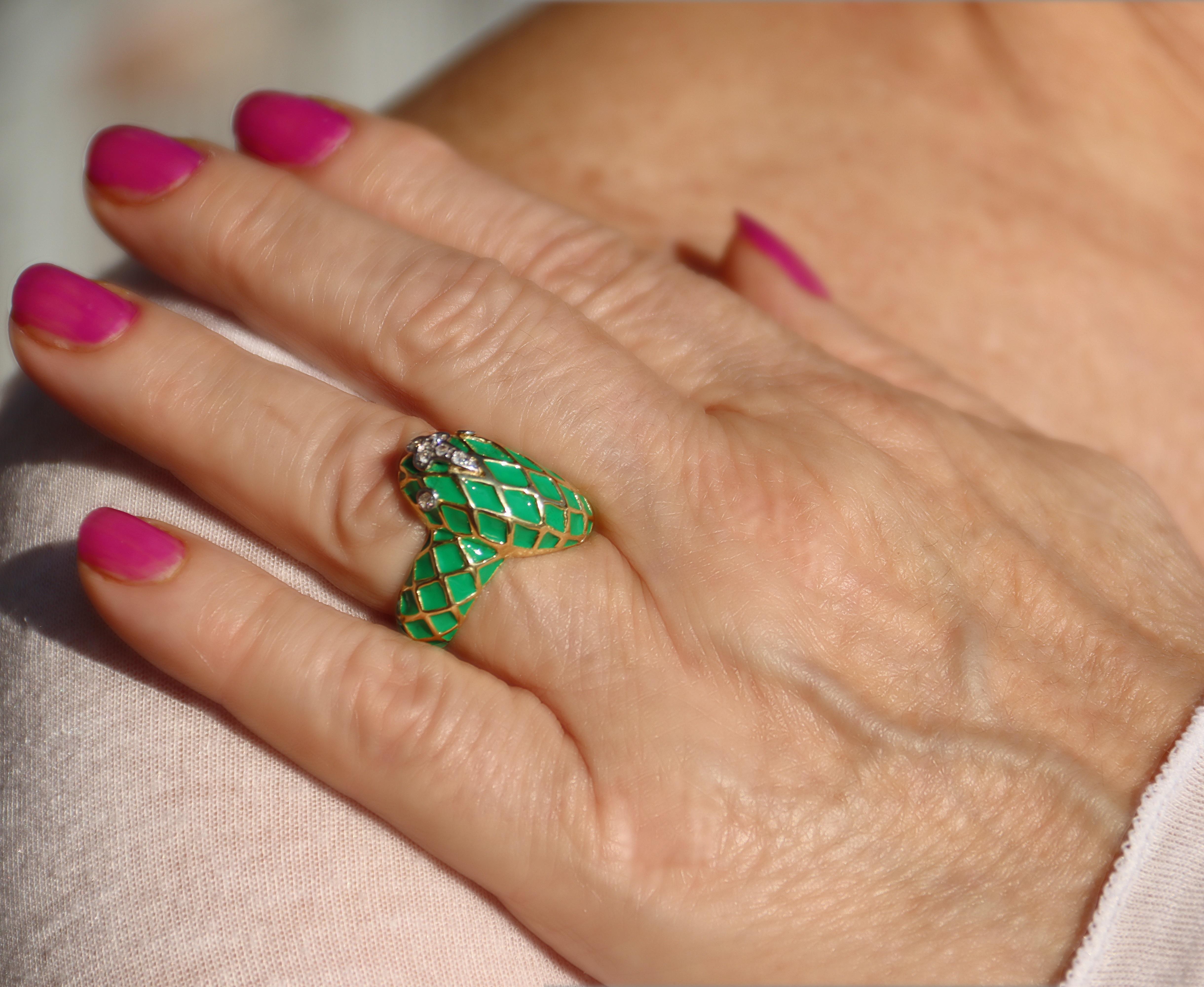 Bague de cocktail en or jaune et blanc 14 carats avec diamants serpents en vente 1