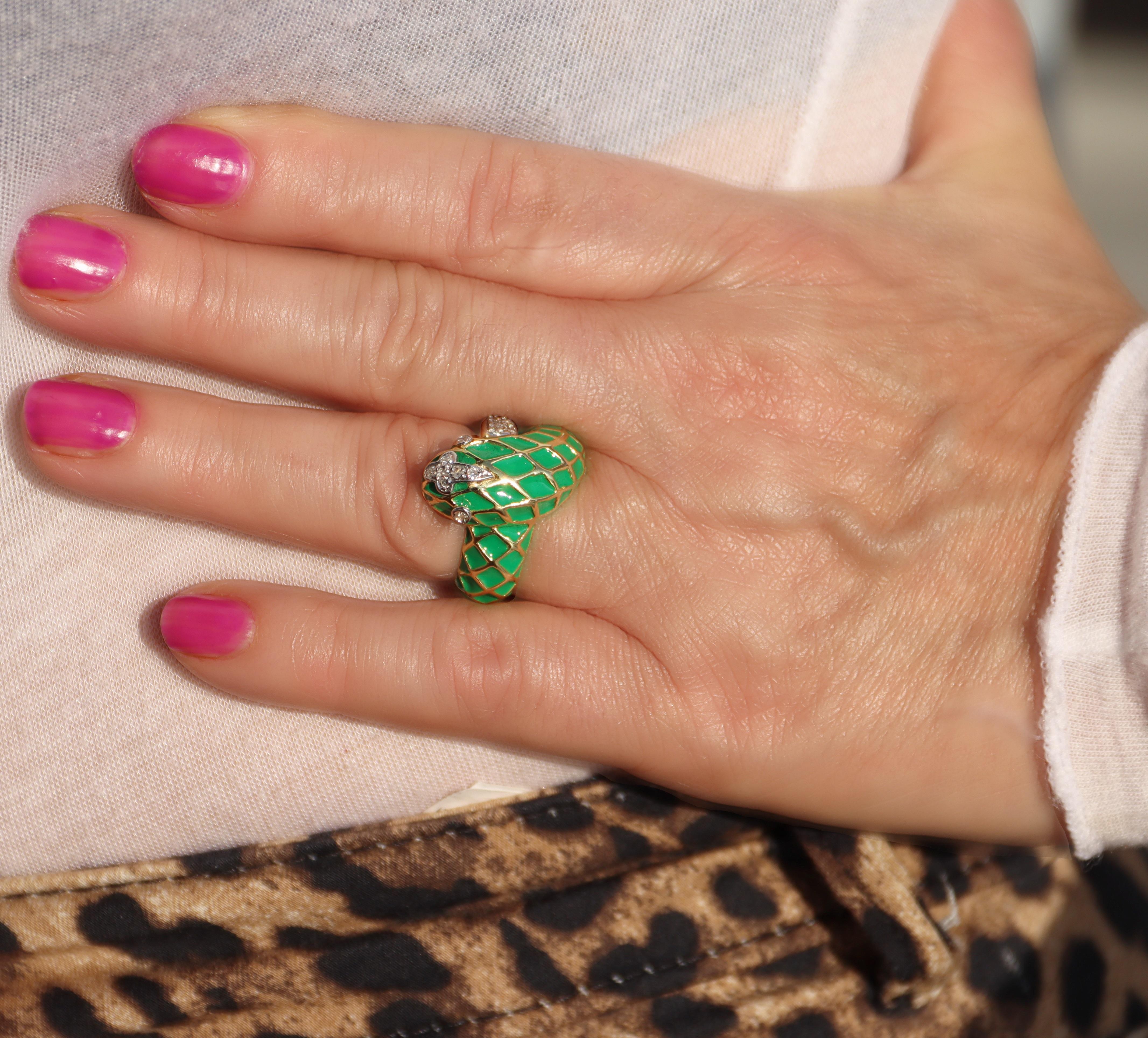 Bague de cocktail en or jaune et blanc 14 carats avec diamants serpents en vente 3