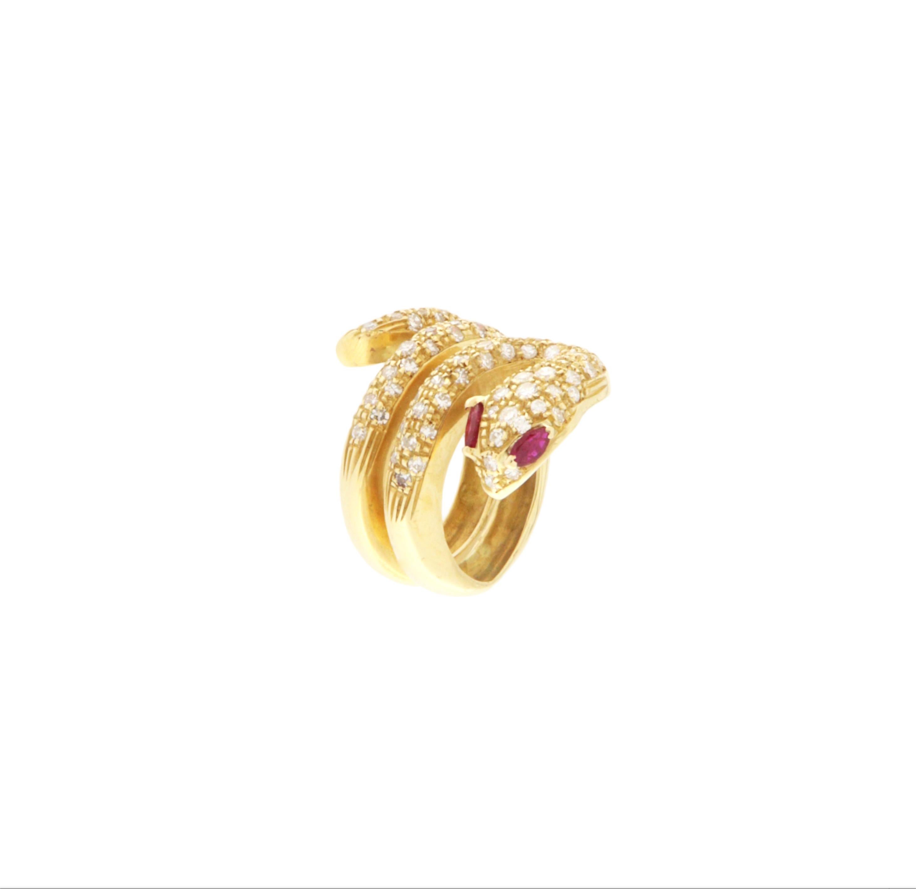 Anillo Cóctel Serpiente Diamantes Rubíes Amarillo 18 Quilates Artesano en venta