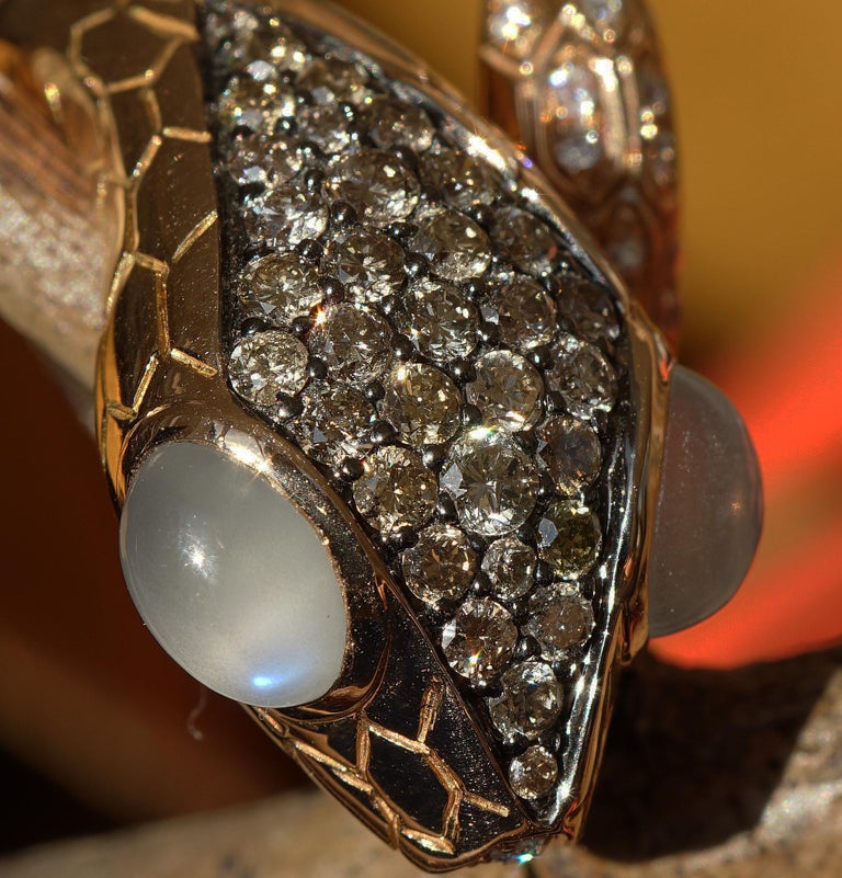 Snake Moonstone Brilliant Ring Lovingly and Qualitatively Designed 18 KtRosegold In New Condition For Sale In Viena, Viena
