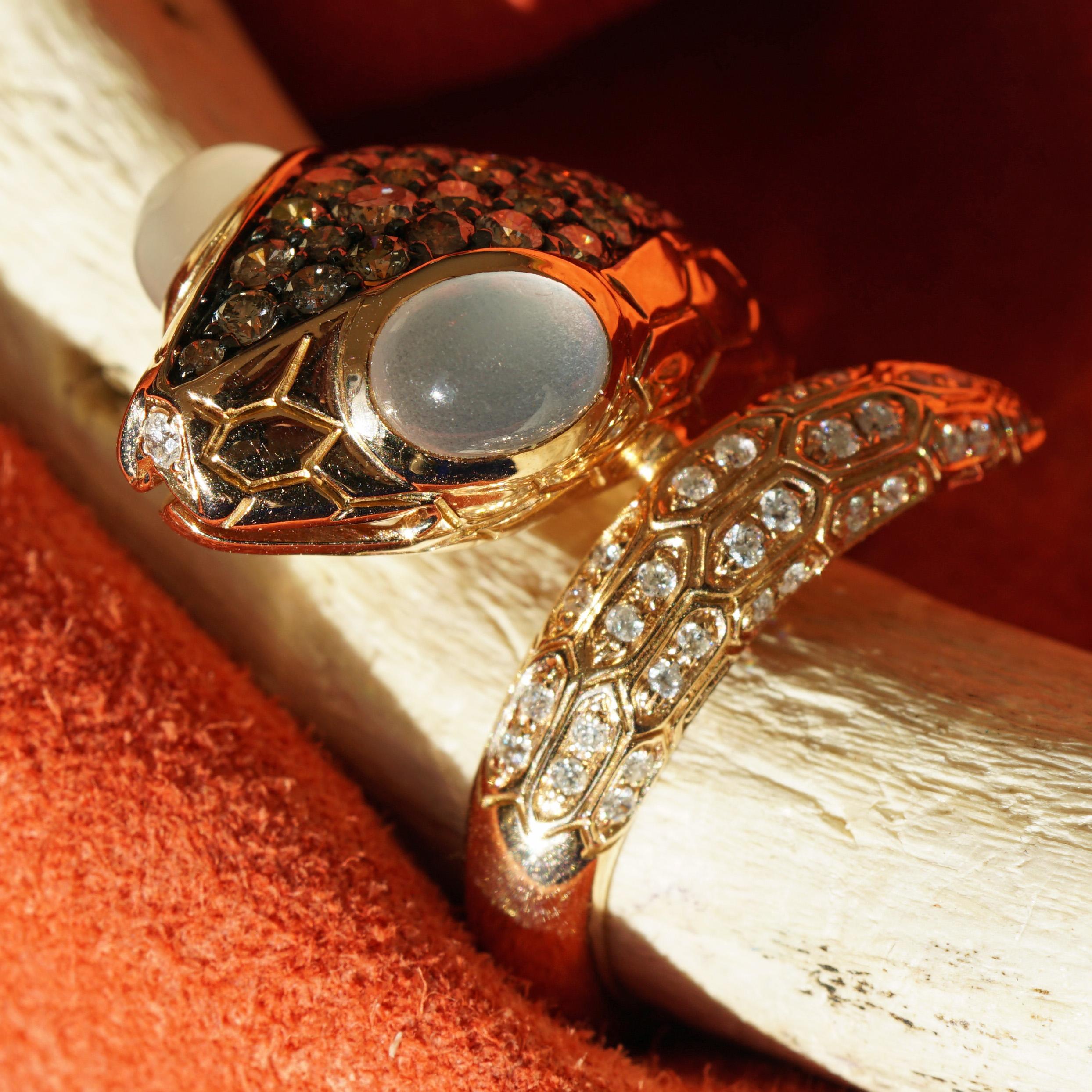 Lovingly and Qualitative Designed 18 KtRosegold Schlangen-Mondstein Brillant Ring im Angebot 4
