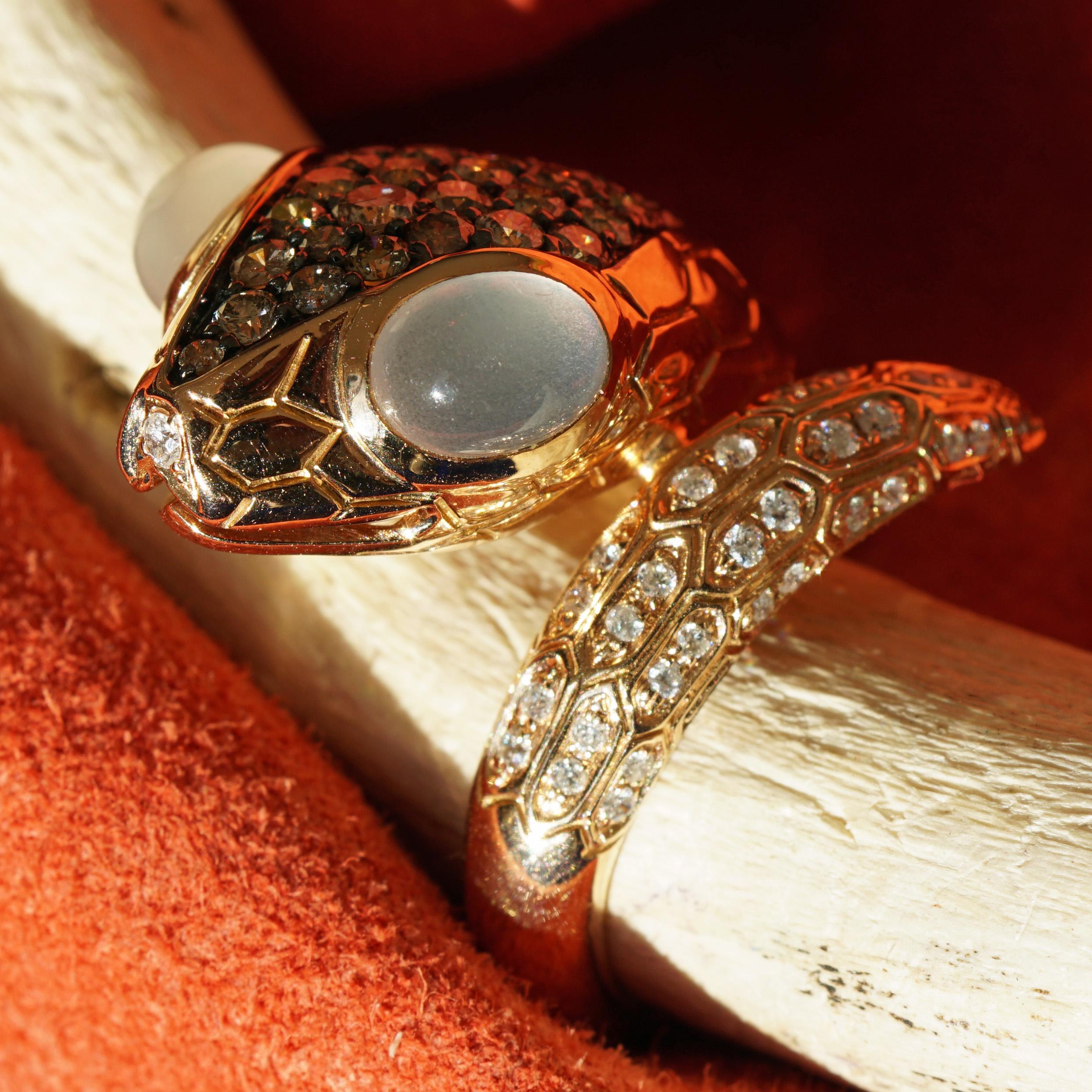 Anello con pietra di luna serpente brillante progettato con amore e qualità in oro rosa 18 Kt in vendita 4