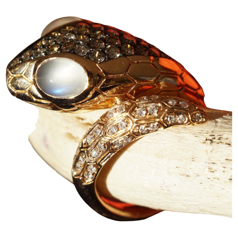 Modern Snake Moonstone Brilliant Ring Lovingly and Qualitatively Designed 18 KtRosegold For Sale
