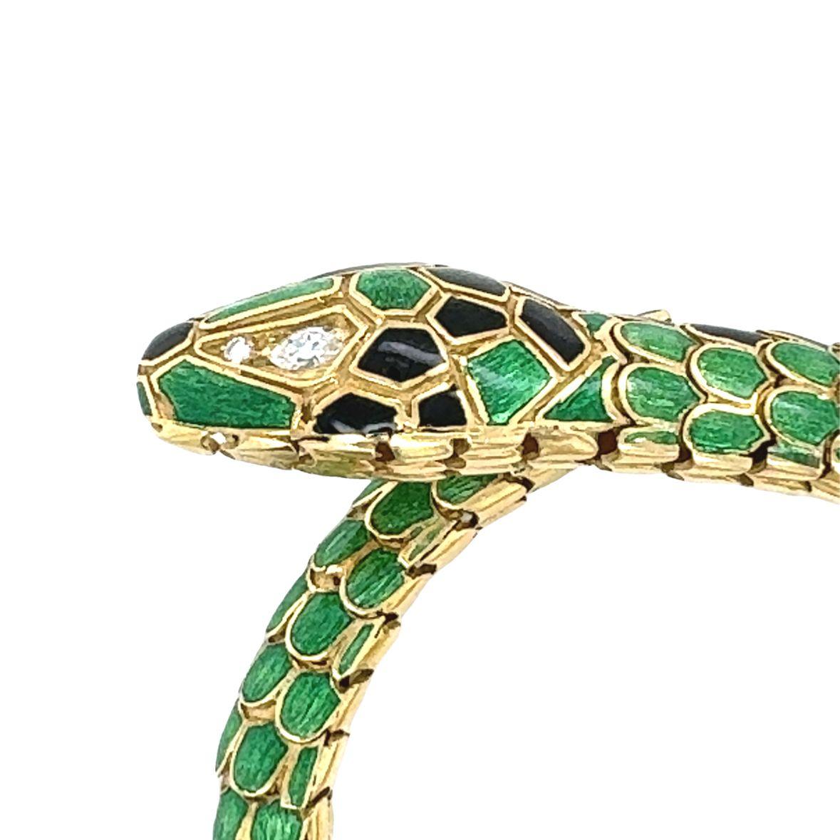 Bracelet en or jaune 18 carats à motif de serpent émaillé, circa 1960 Bon état - En vente à Beverly Hills, CA