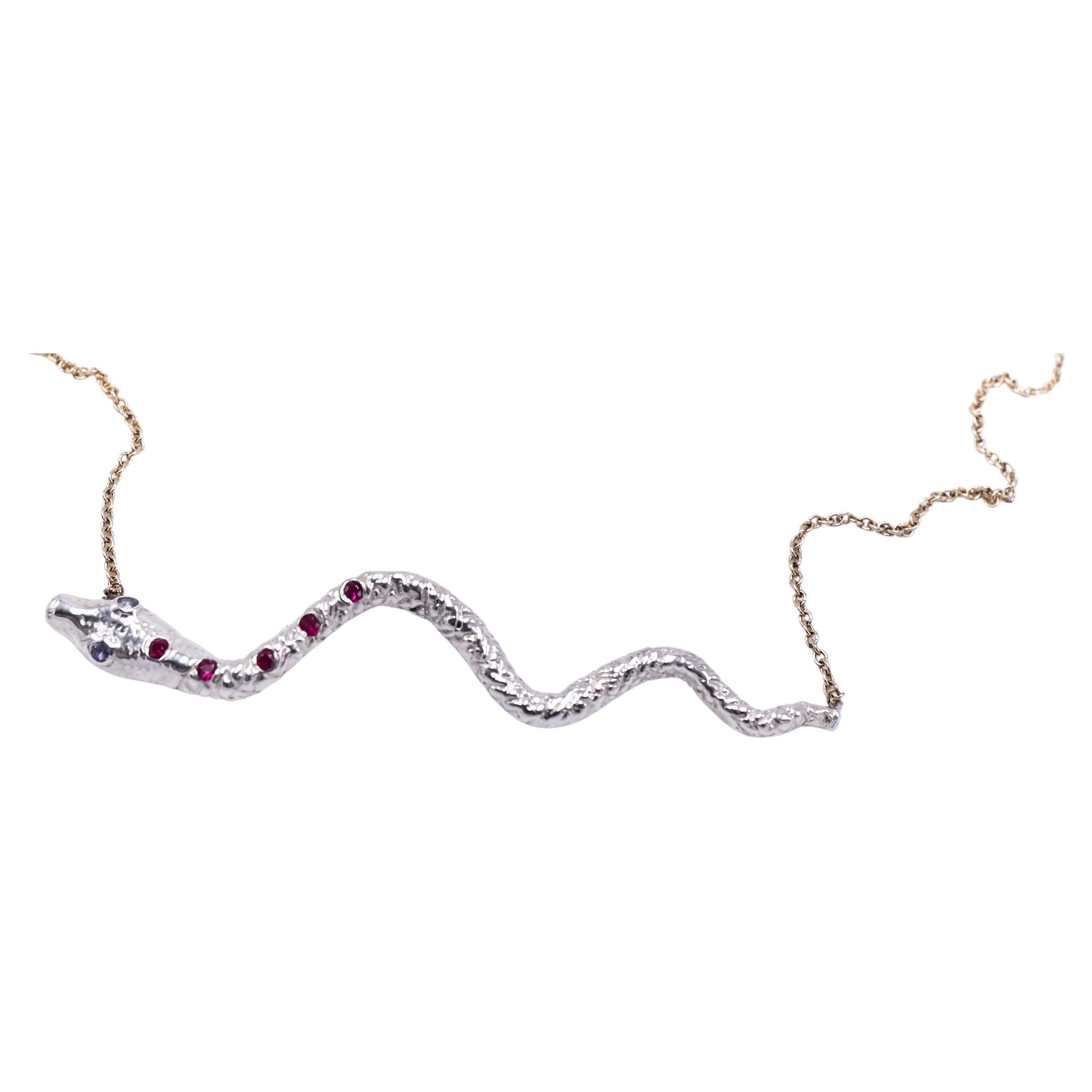 Collier ras du cou en forme de serpent avec chaîne J Dauphin en or, rubis et iolite