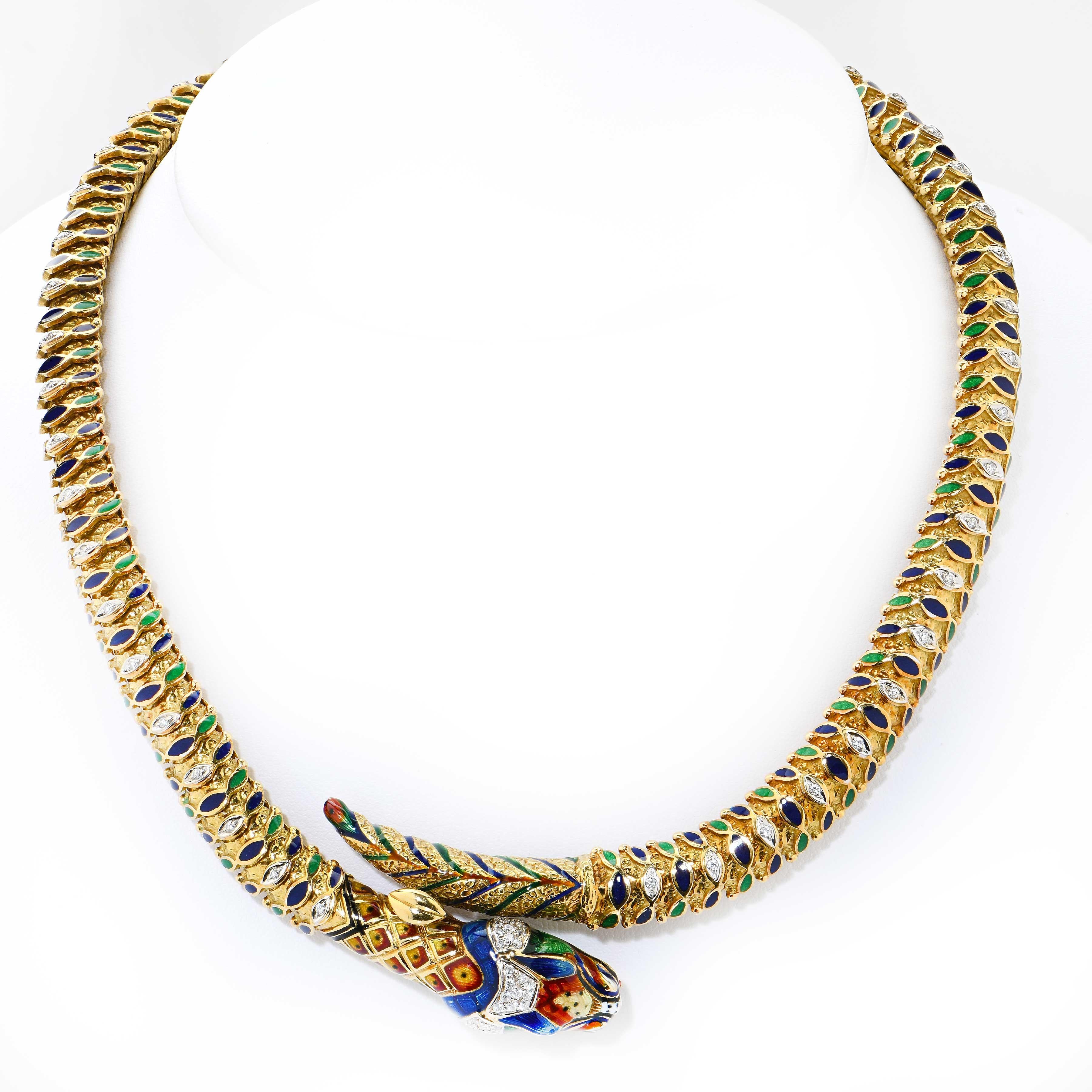 Schlangenhalskette aus 18 Karat Gelbgold mit Diamanten und Emaille im Zustand „Gut“ im Angebot in Bay Harbor Islands, FL