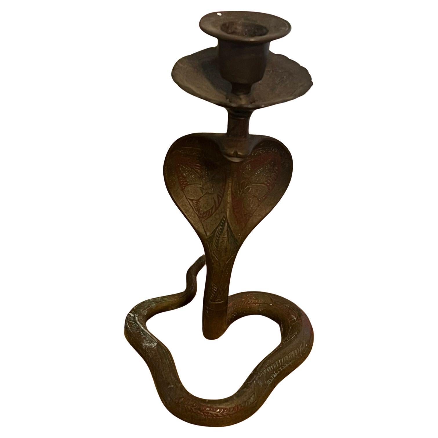 Serpente, forse portacandele in ottone con patina floreale ornata