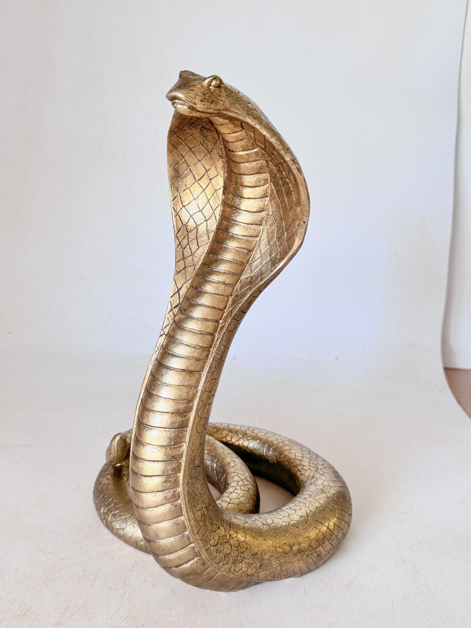 Schlange Harz vergoldet Skulptur, eine Cobra Stand up, Frankreich 20. (Vergoldet) im Angebot