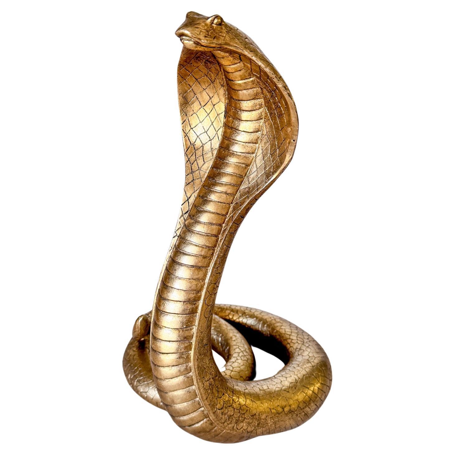 Sculpture de serpent en résine dorée, un cobra debout, France 20e siècle