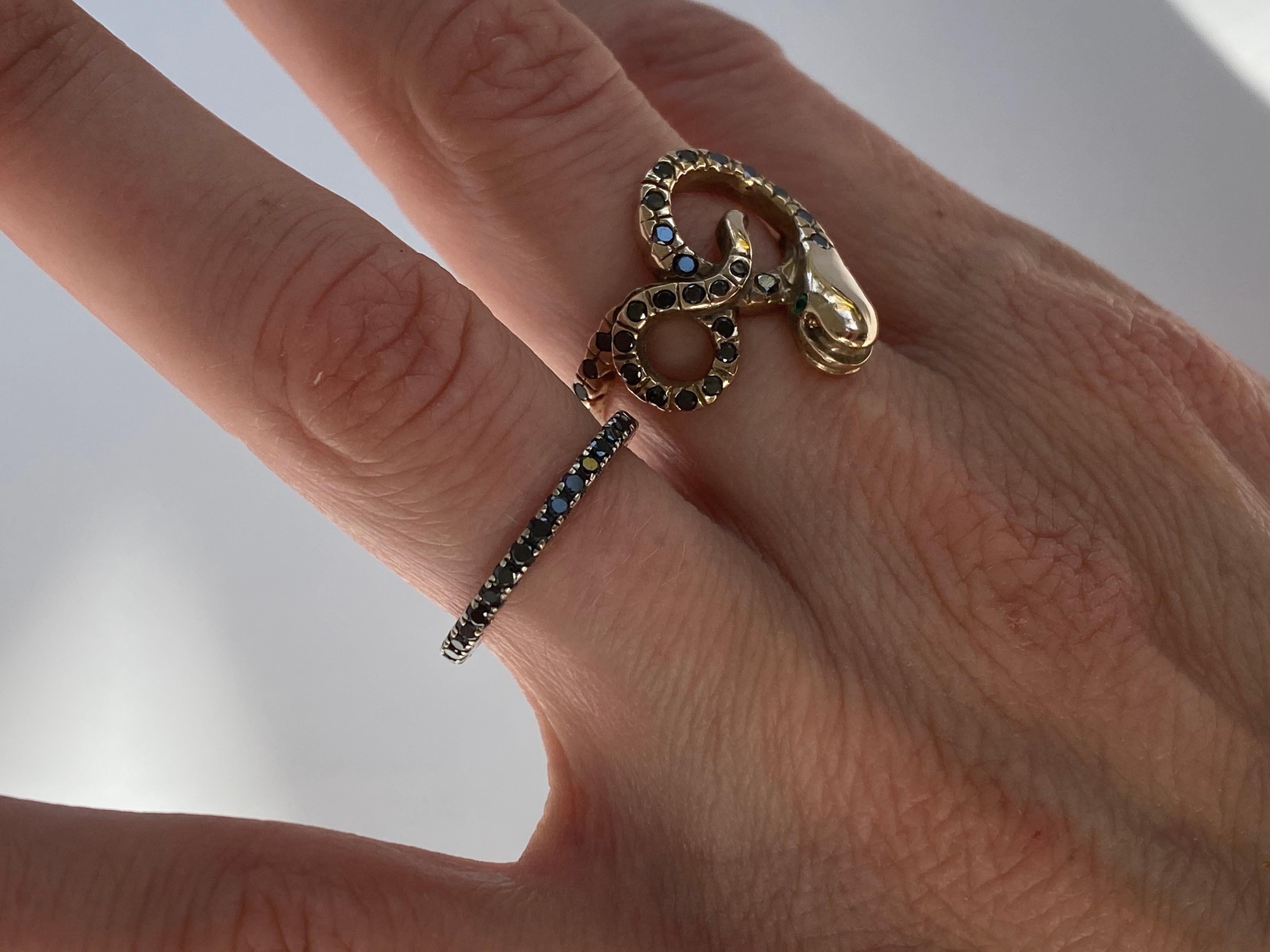 Bague serpent en diamant noir et émeraude en vente 3