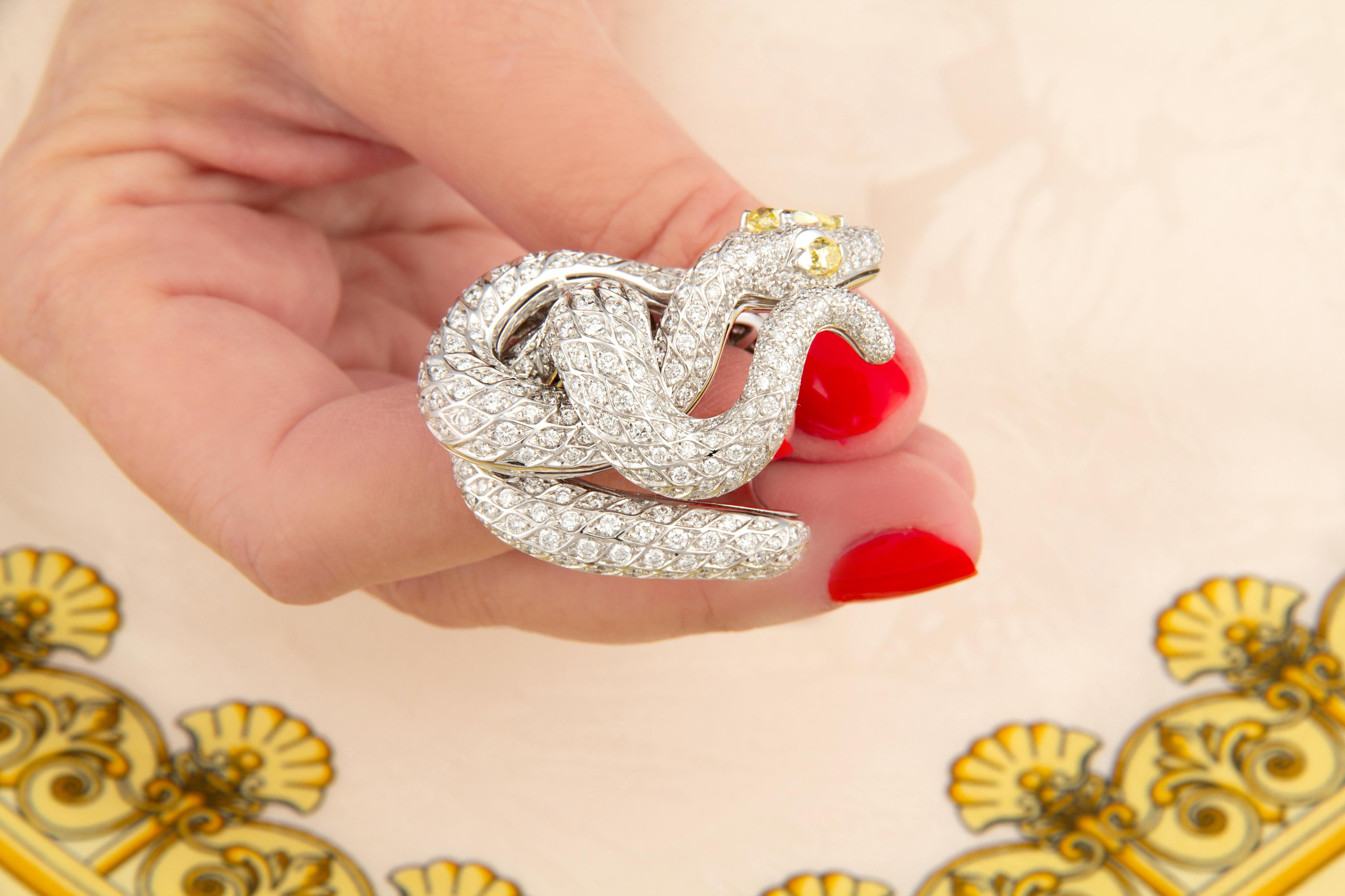 Anello di diamanti a forma di serpente 