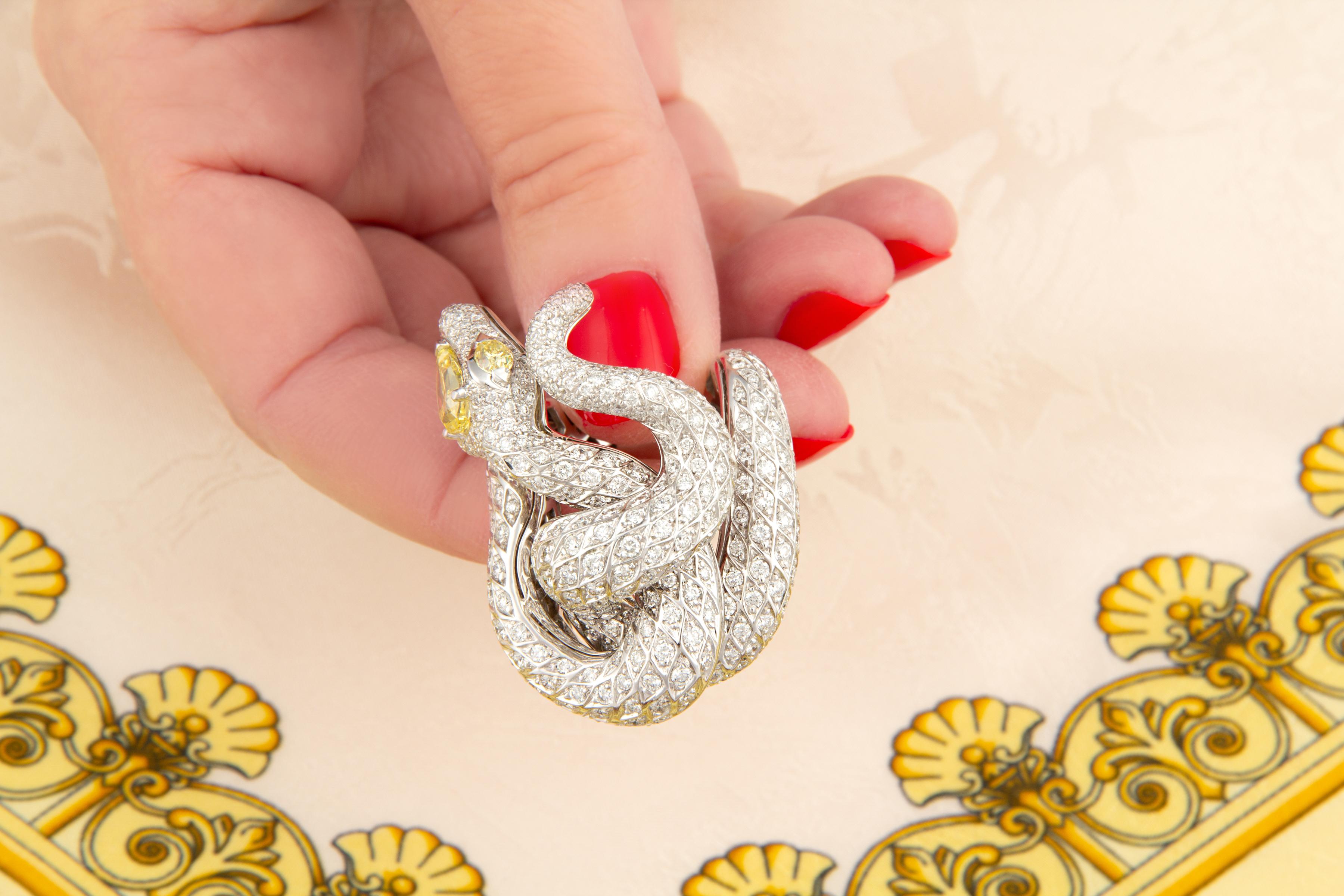 Anello di diamanti a forma di serpente 