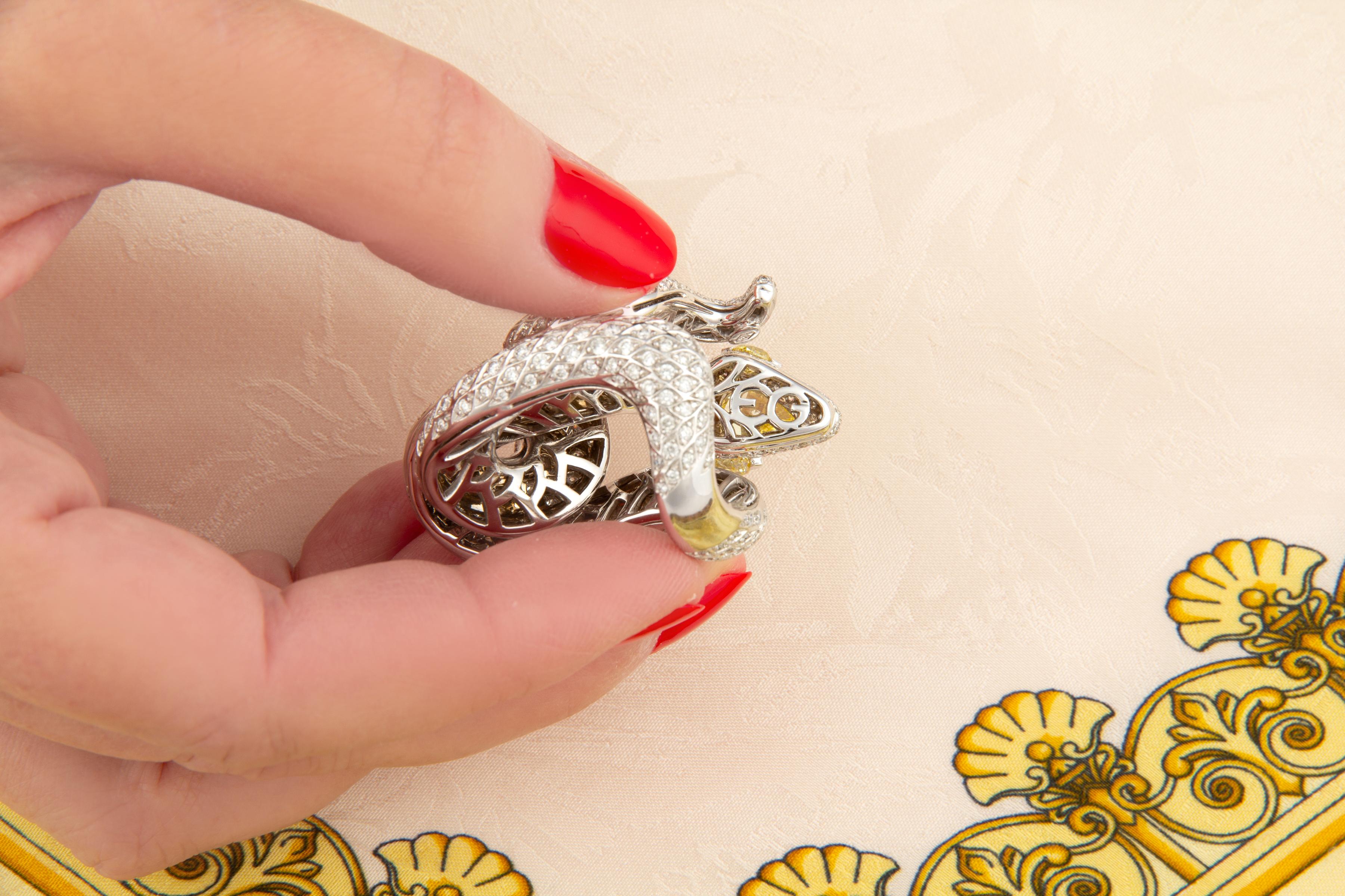Anello di diamanti a forma di serpente 
