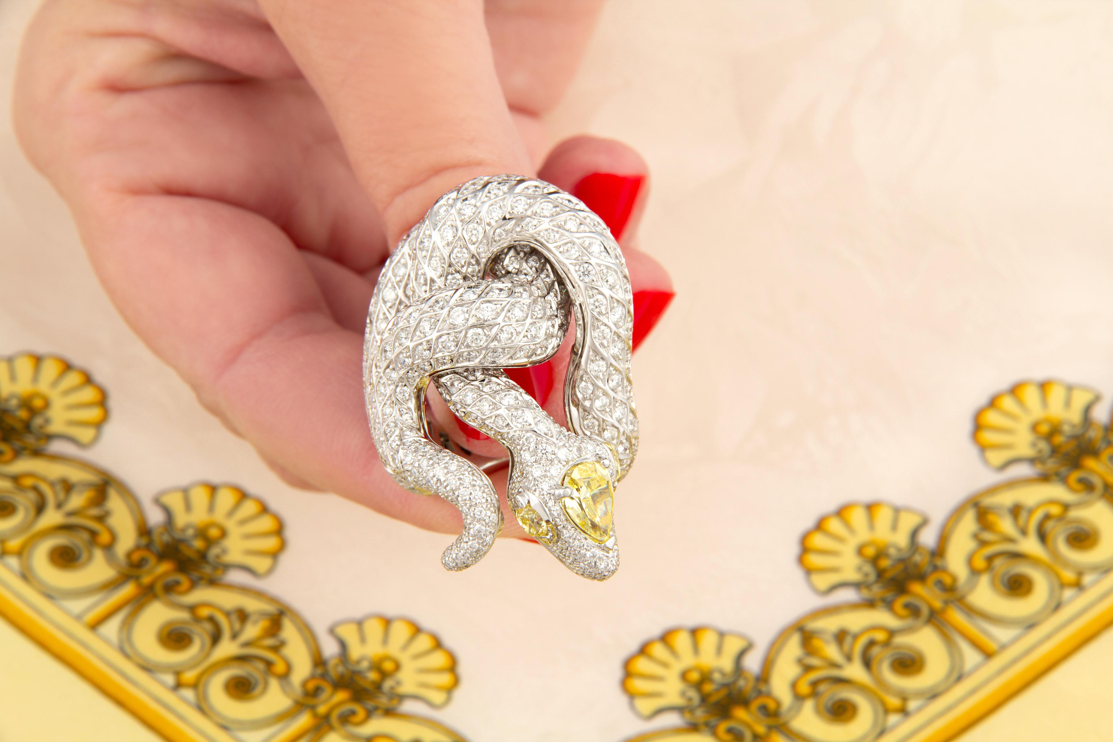 Anello di diamanti a forma di serpente 