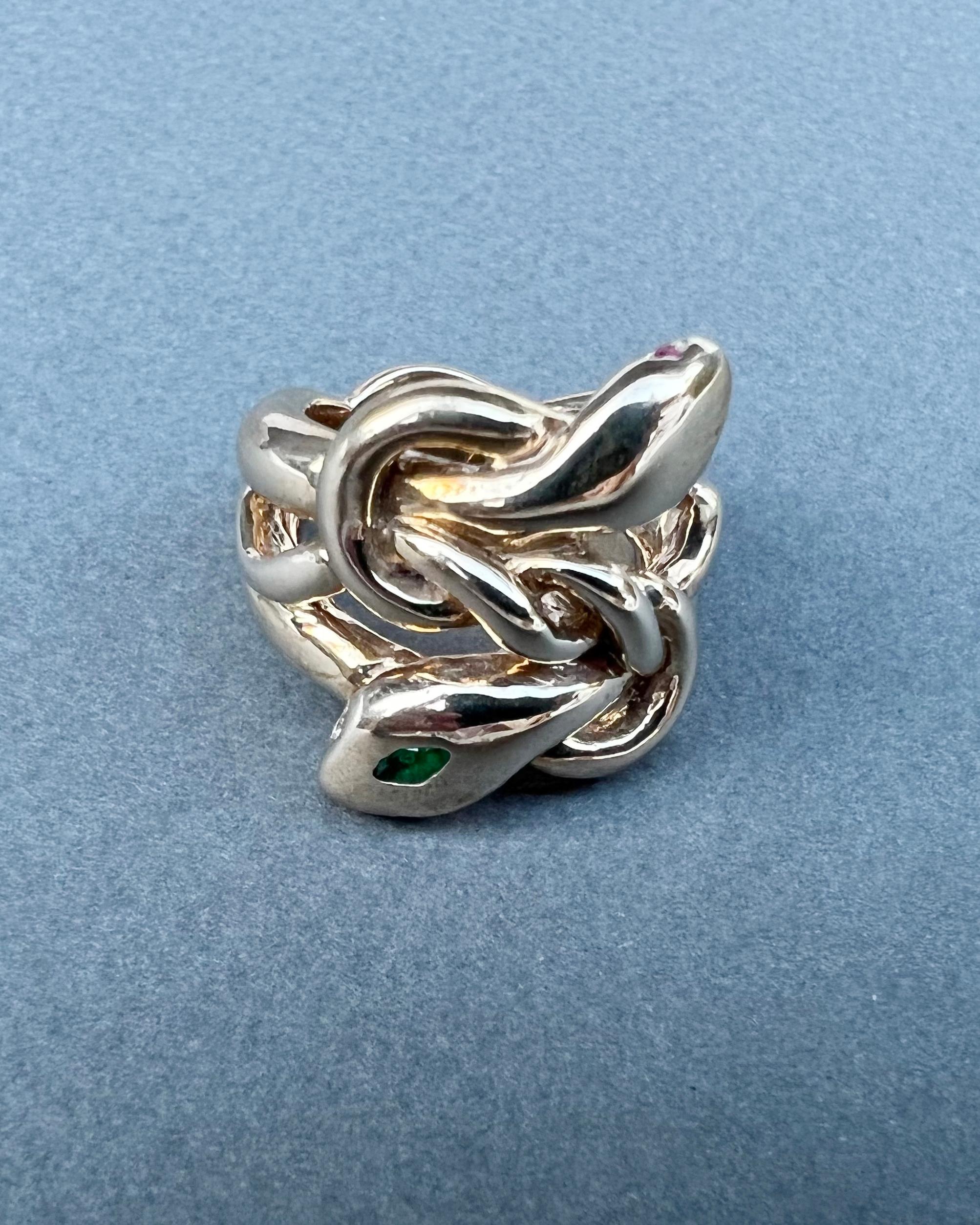 Schlangenring Smaragd Cocktailring Weißer Diamant Rubin (Marquiseschliff) im Angebot