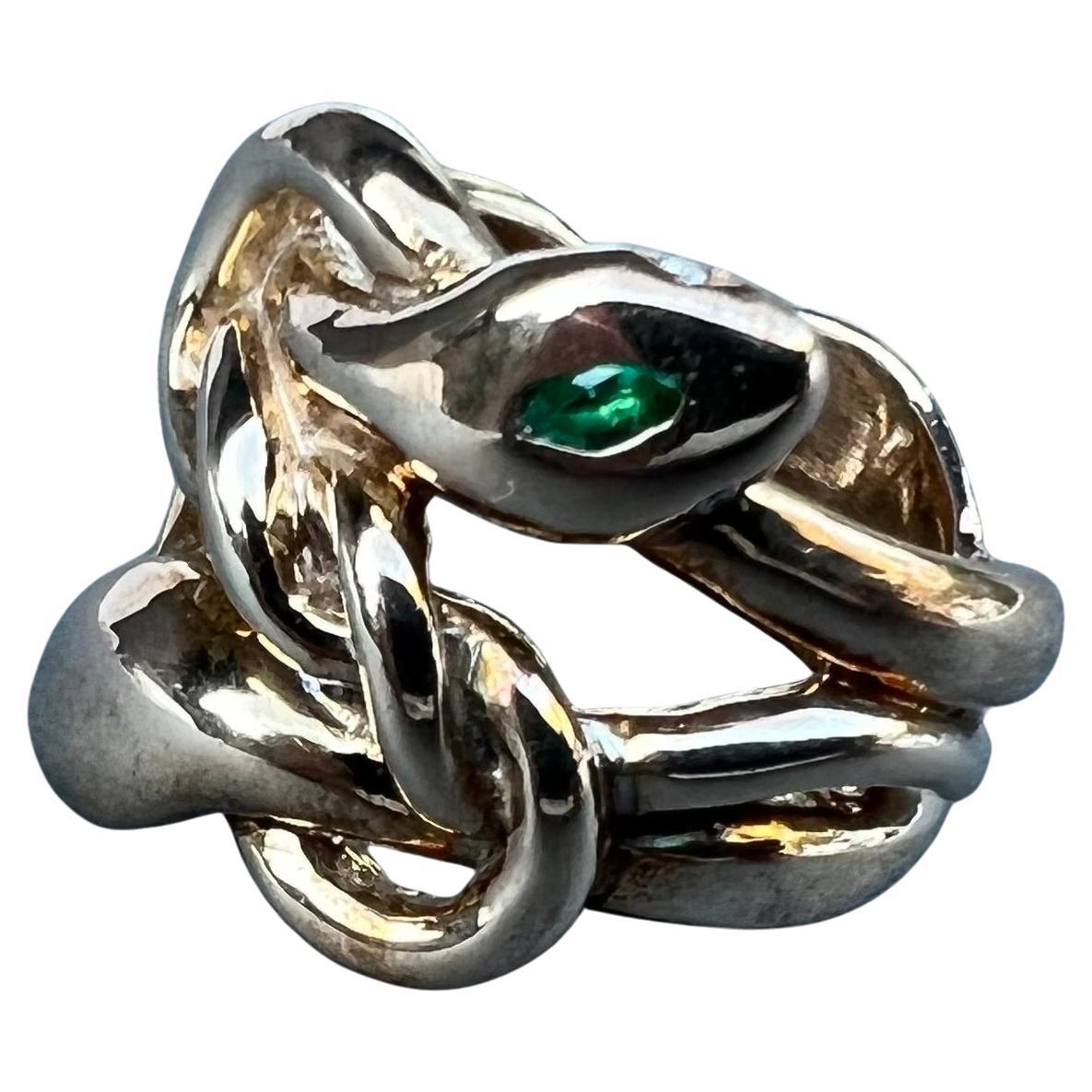 Where is Queen Victoria
s ring?