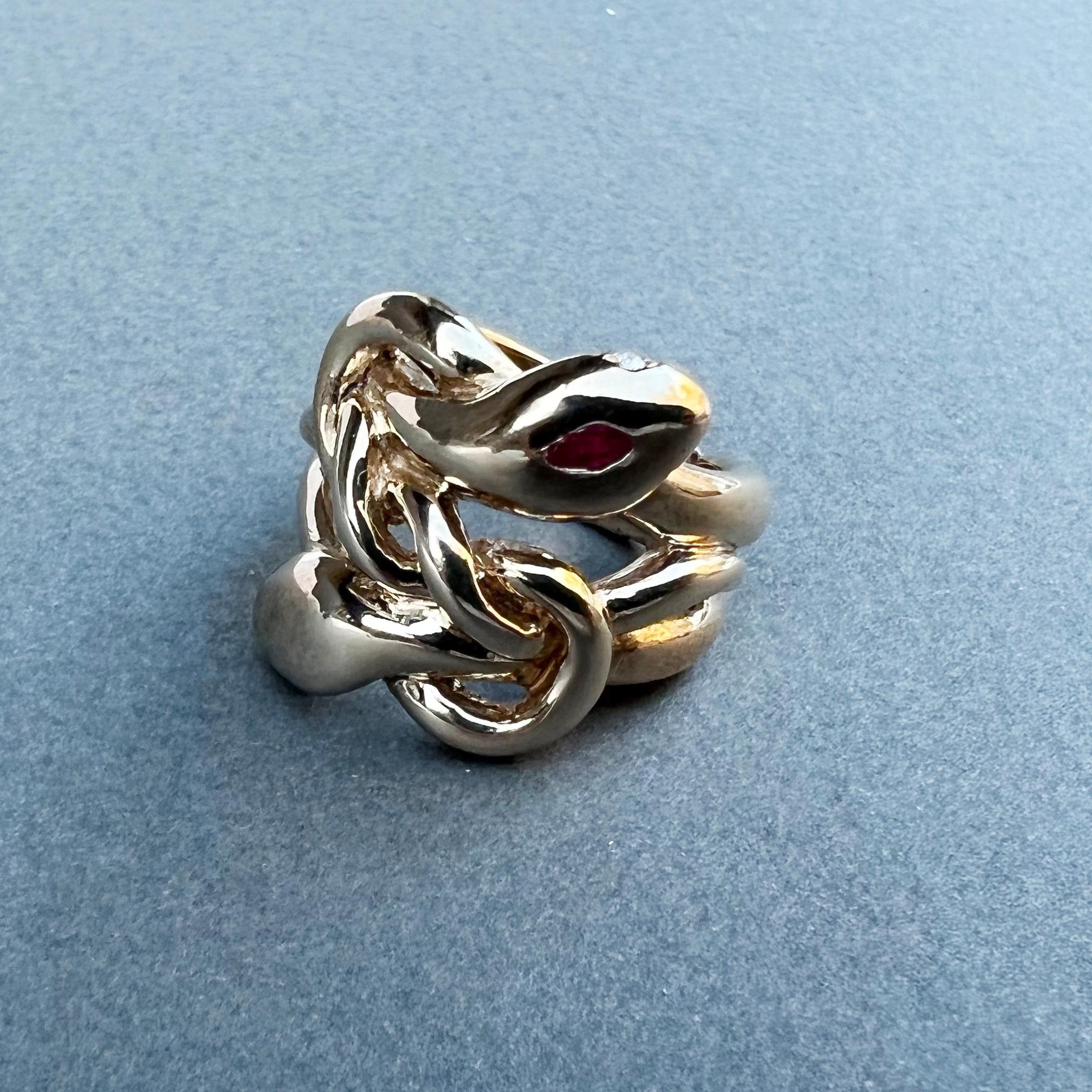 Anillo de serpiente Anillo de cóctel de rubí en Nuevo estado para la venta en Los Angeles, CA