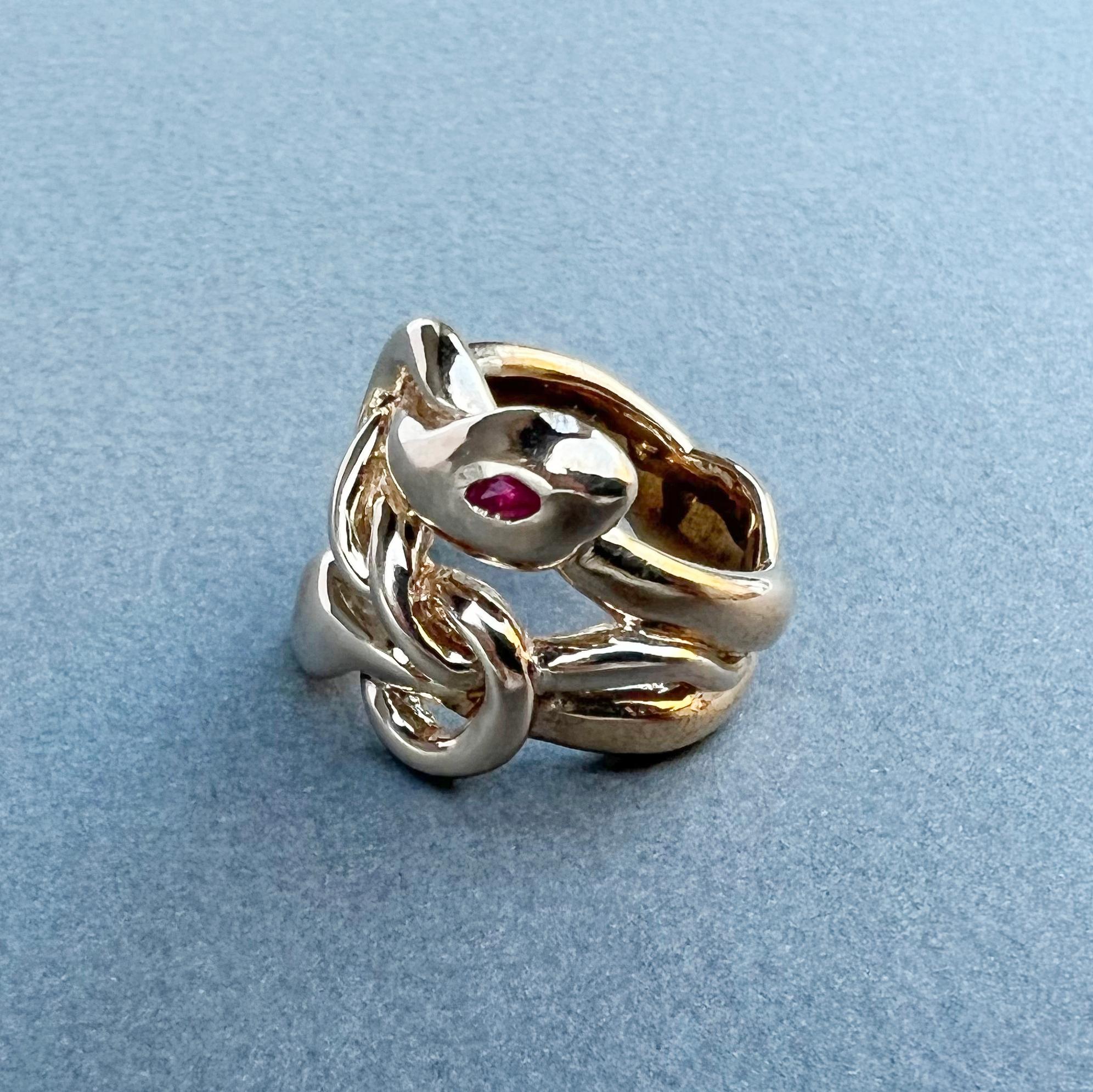 Anillo de serpiente Anillo de cóctel de rubí en venta 1