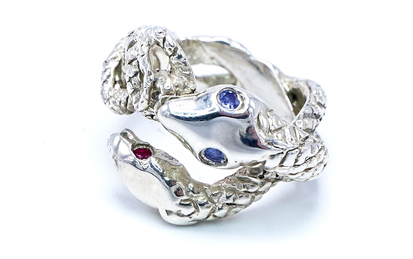 Contemporain Bague de cocktail en forme de serpent en argent sterling, rubis et tanzanite J DAUPHIN en vente