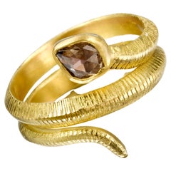 Snake ring with cognac diamond 