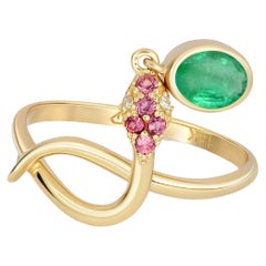Snake ring with Emerald. 