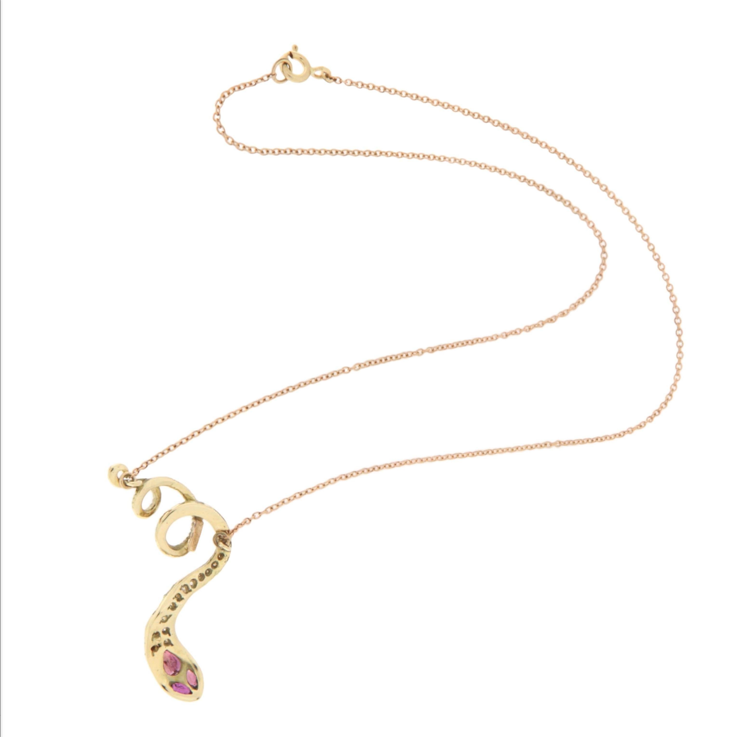 Collier pendentif serpent en or jaune 14 carats, diamants et rubis Neuf - En vente à Marcianise, IT