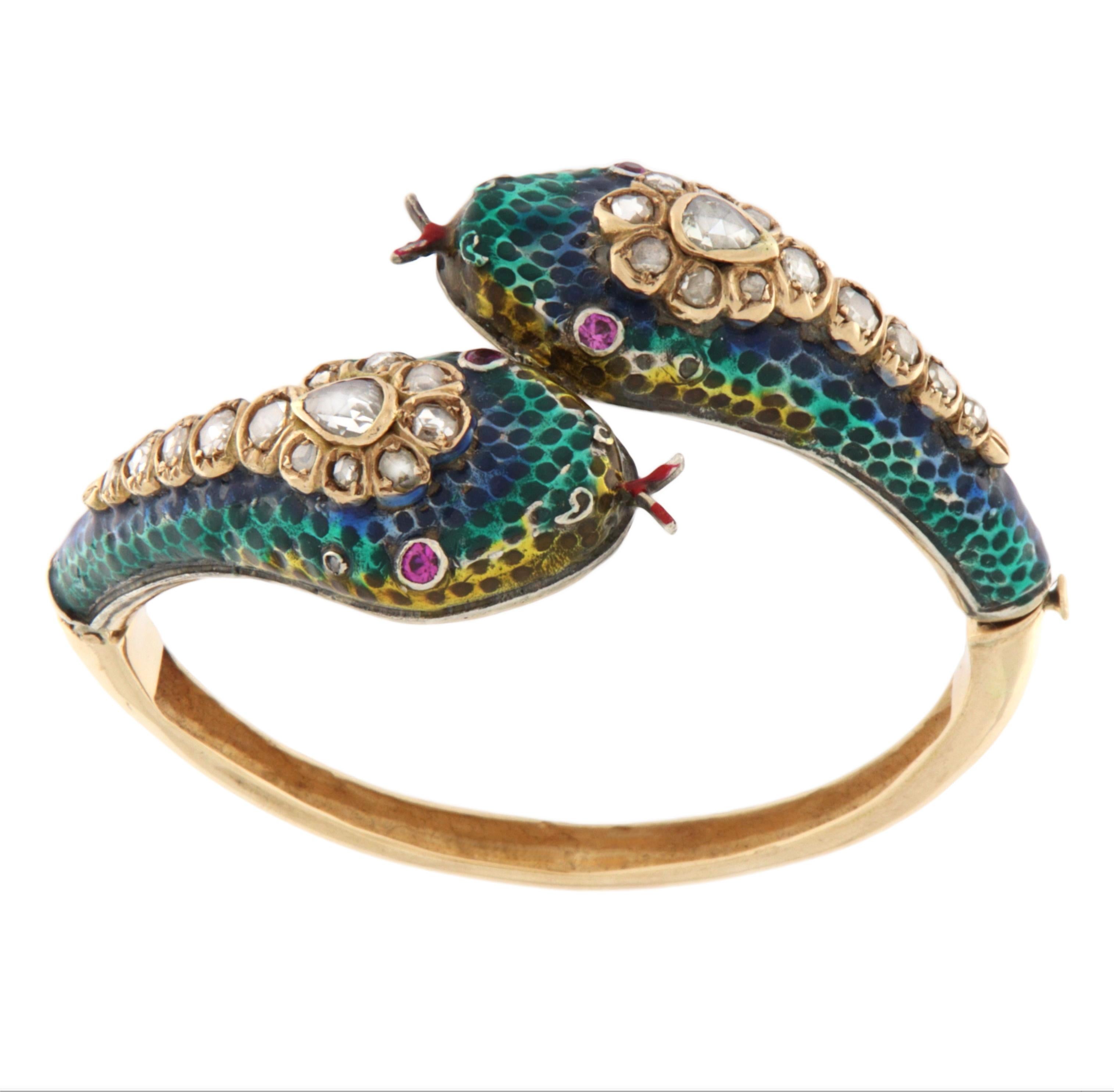 Artisan Bracelet jonc en or jaune 14 carats avec rubis et diamants taille rose en vente