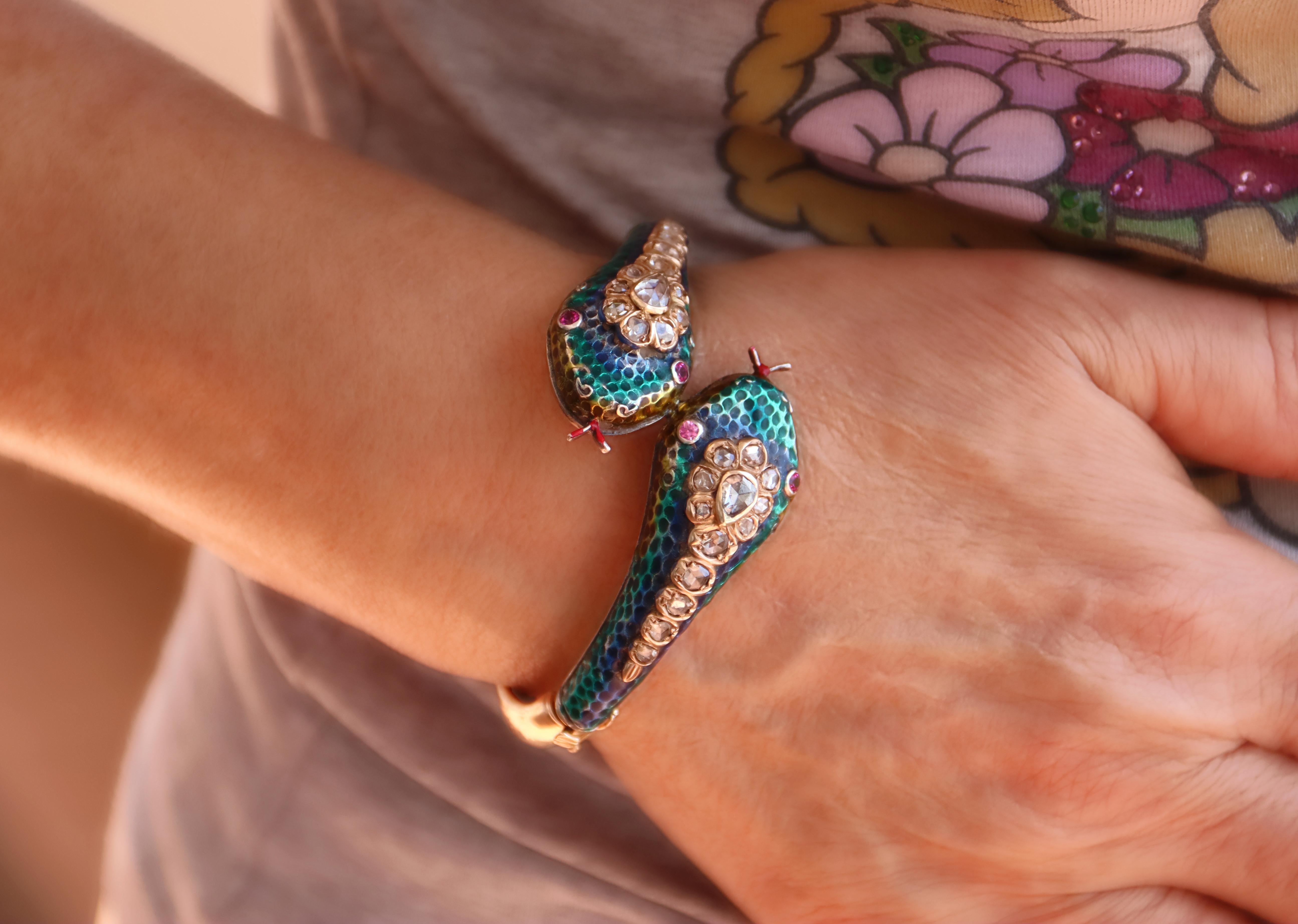 Bracelet jonc en or jaune 14 carats avec rubis et diamants taille rose en vente 1