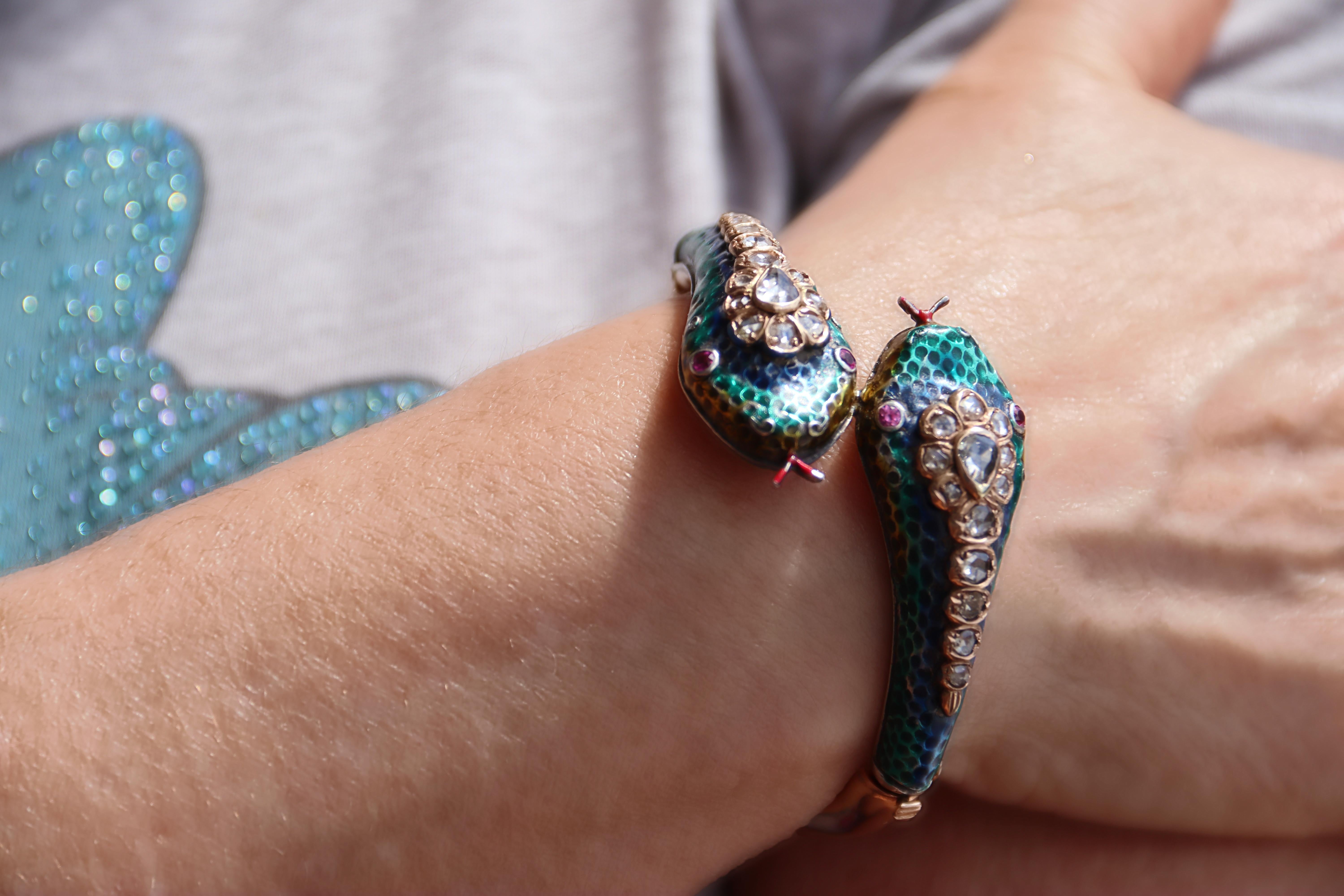 Bracelet jonc en or jaune 14 carats avec rubis et diamants taille rose en vente 2