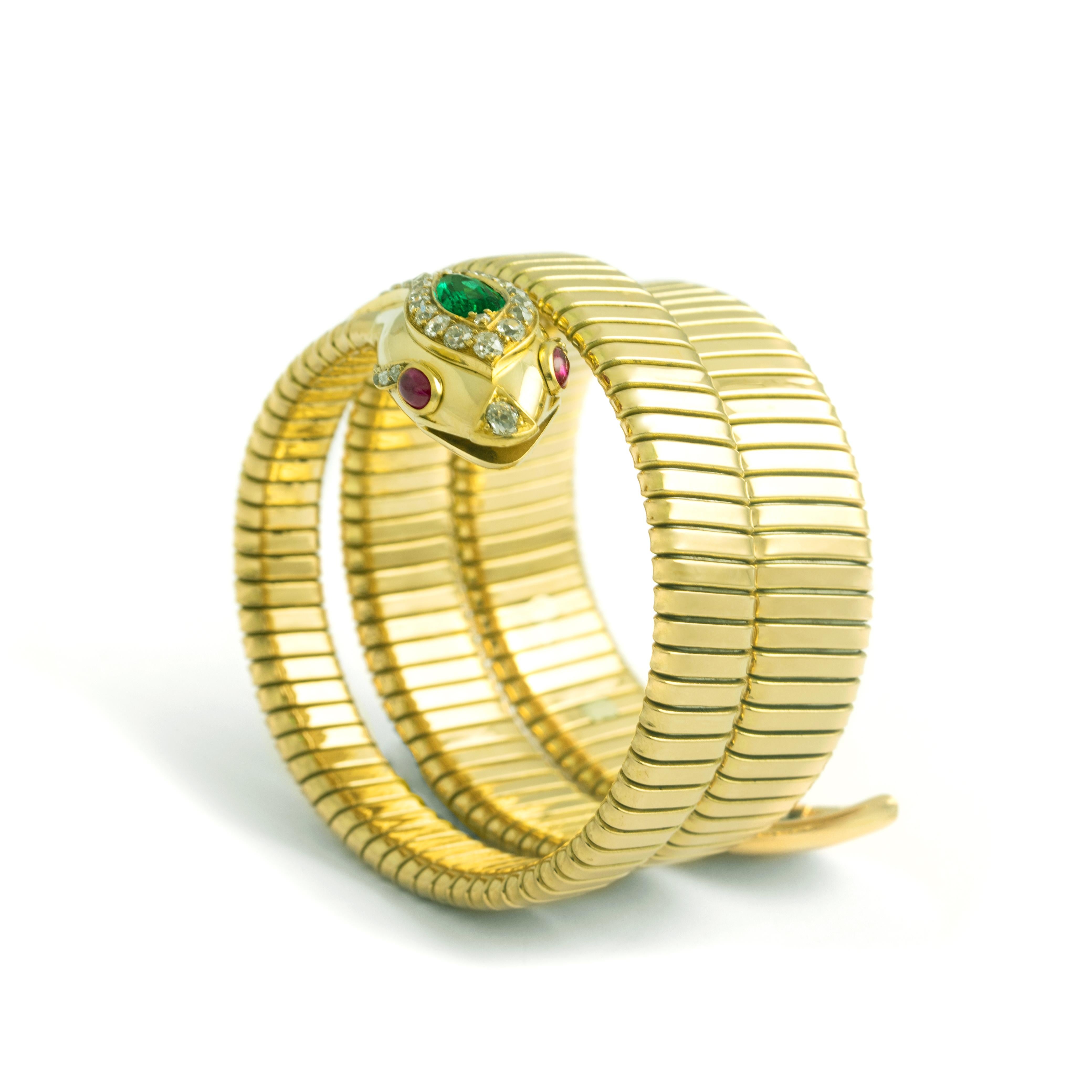 Bracelet tubogaz Serpenti en or jaune 18 carats, avec émeraudes, diamants et rubis en vente 1