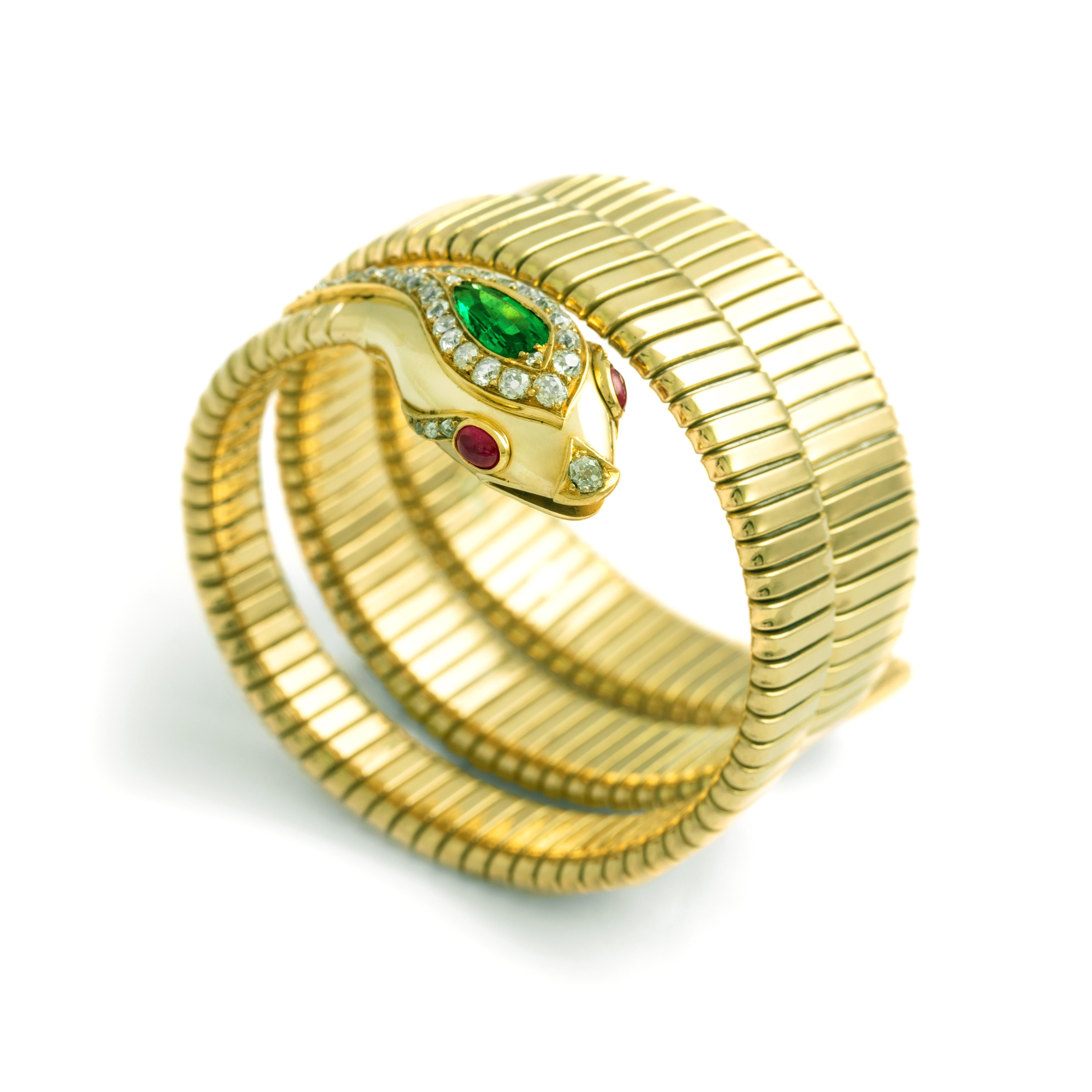 Bracelet tubogaz Serpenti en or jaune 18 carats, avec émeraudes, diamants et rubis en vente 2