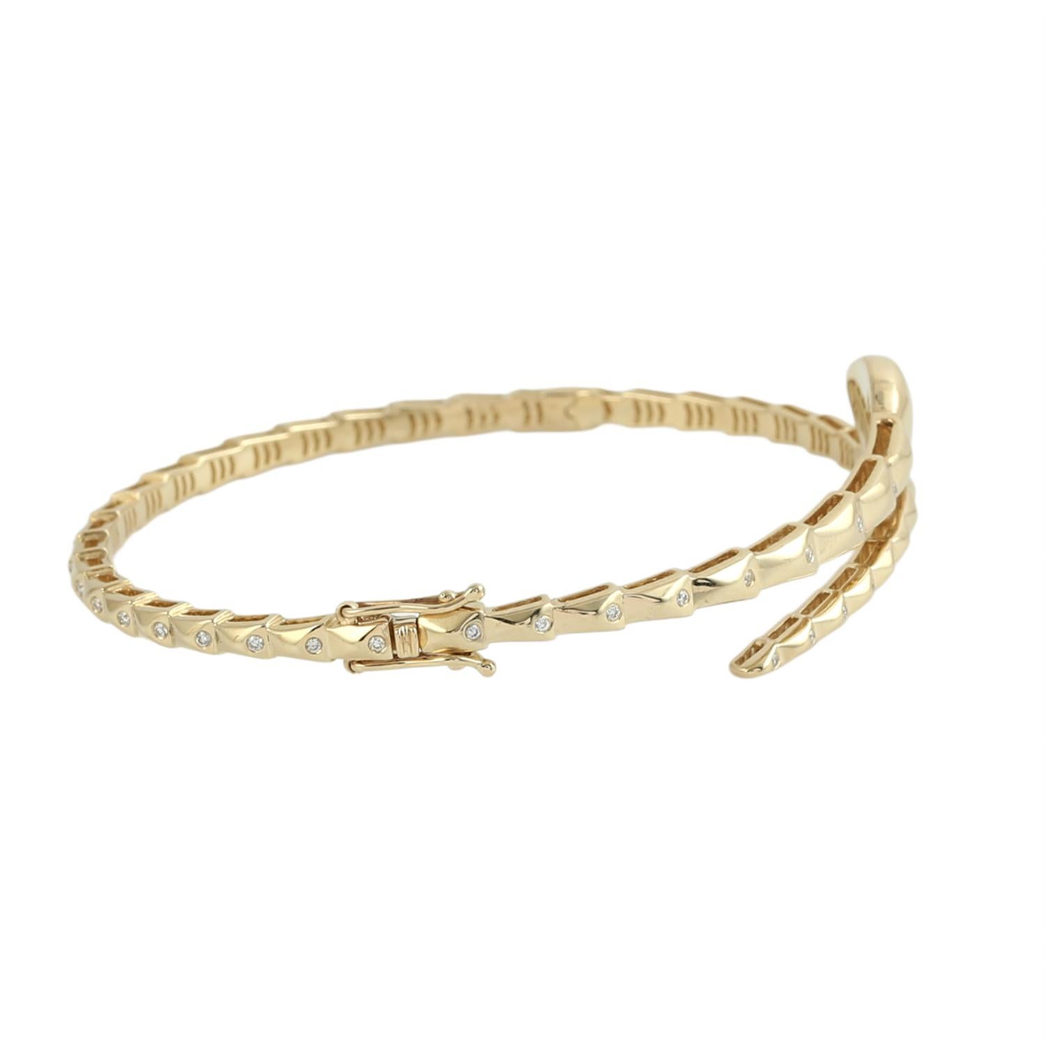 Snake Shaped Bracelet Made In 14k Yellow Gold In New Condition For Sale In New York, NY