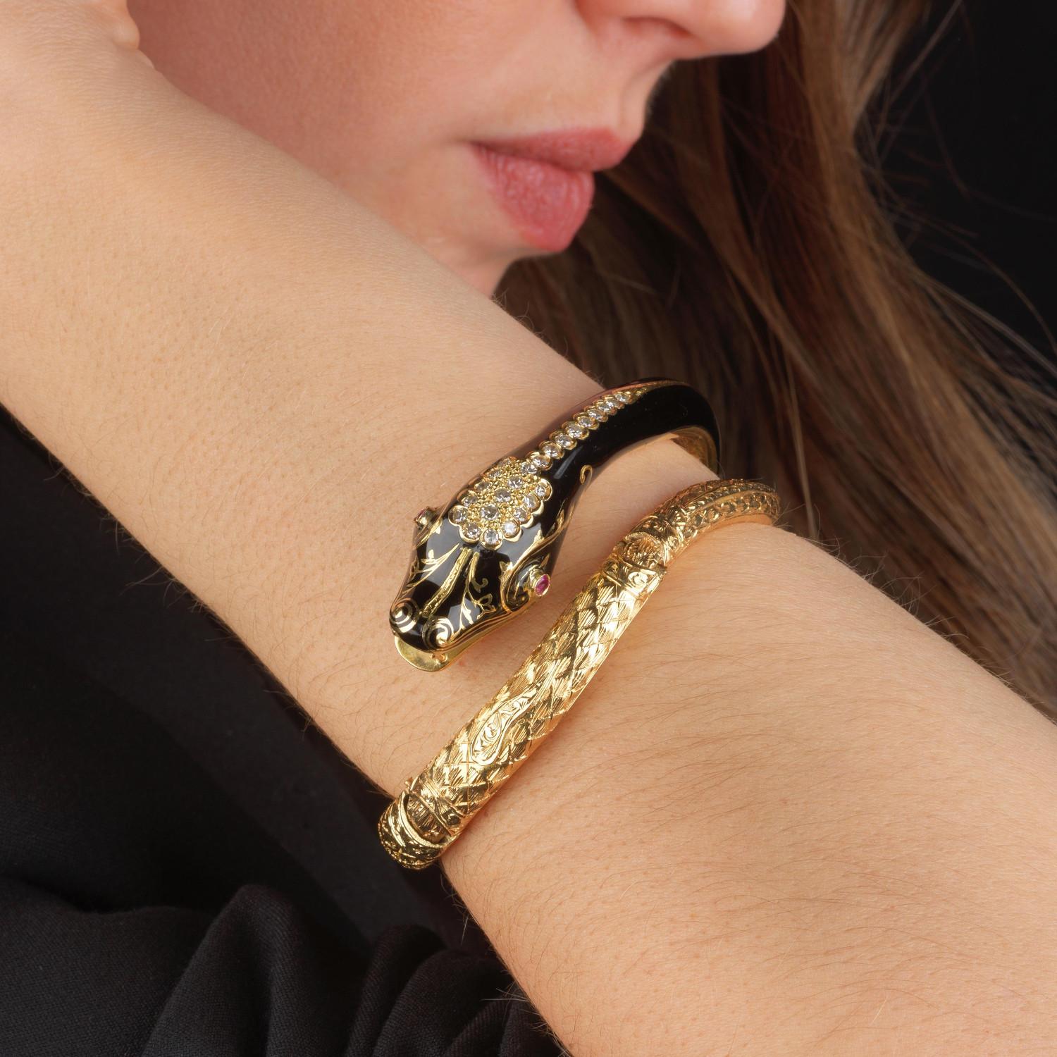 Art Nouveau Snake-Shaped Ruby and Diamond Bangle Bracelet 18kt Yellow Gold and Enamels