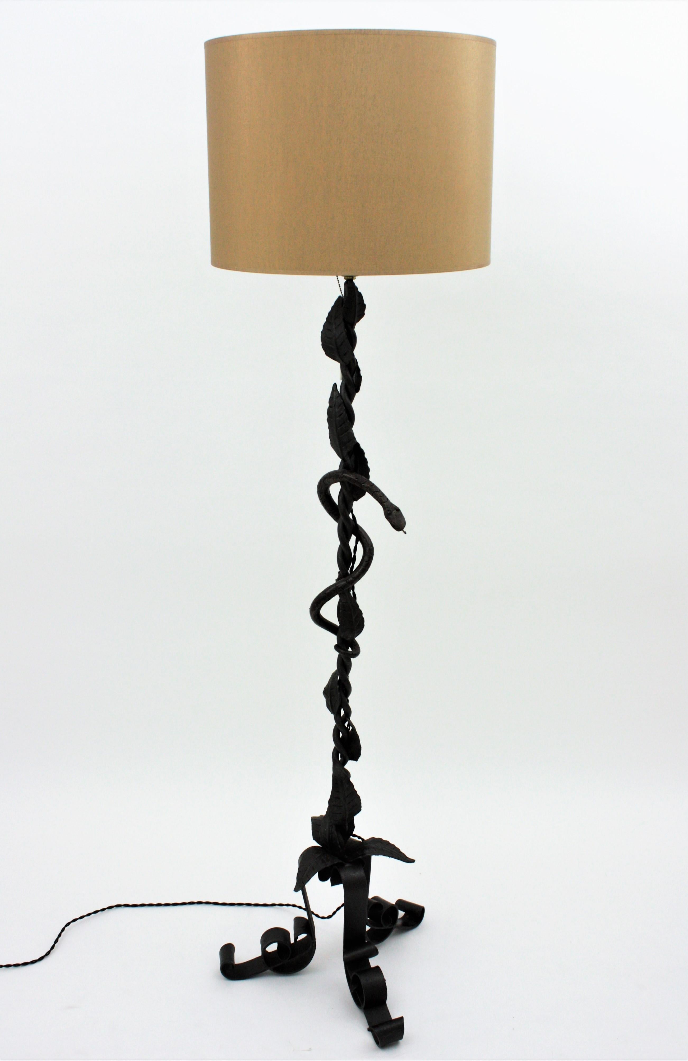 Snake Wrought Iron Floor Lamp in the Style of Umberto Bellotto 2