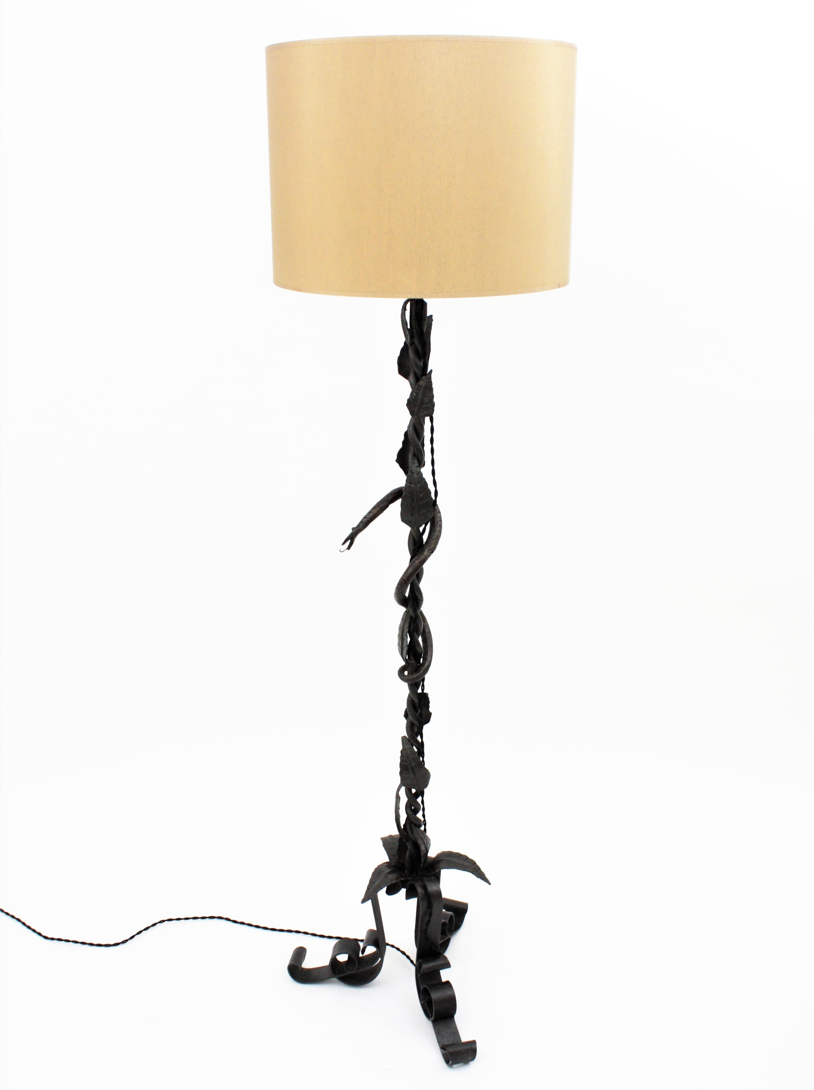 Snake Wrought Iron Floor Lamp in the Style of Umberto Bellotto 3