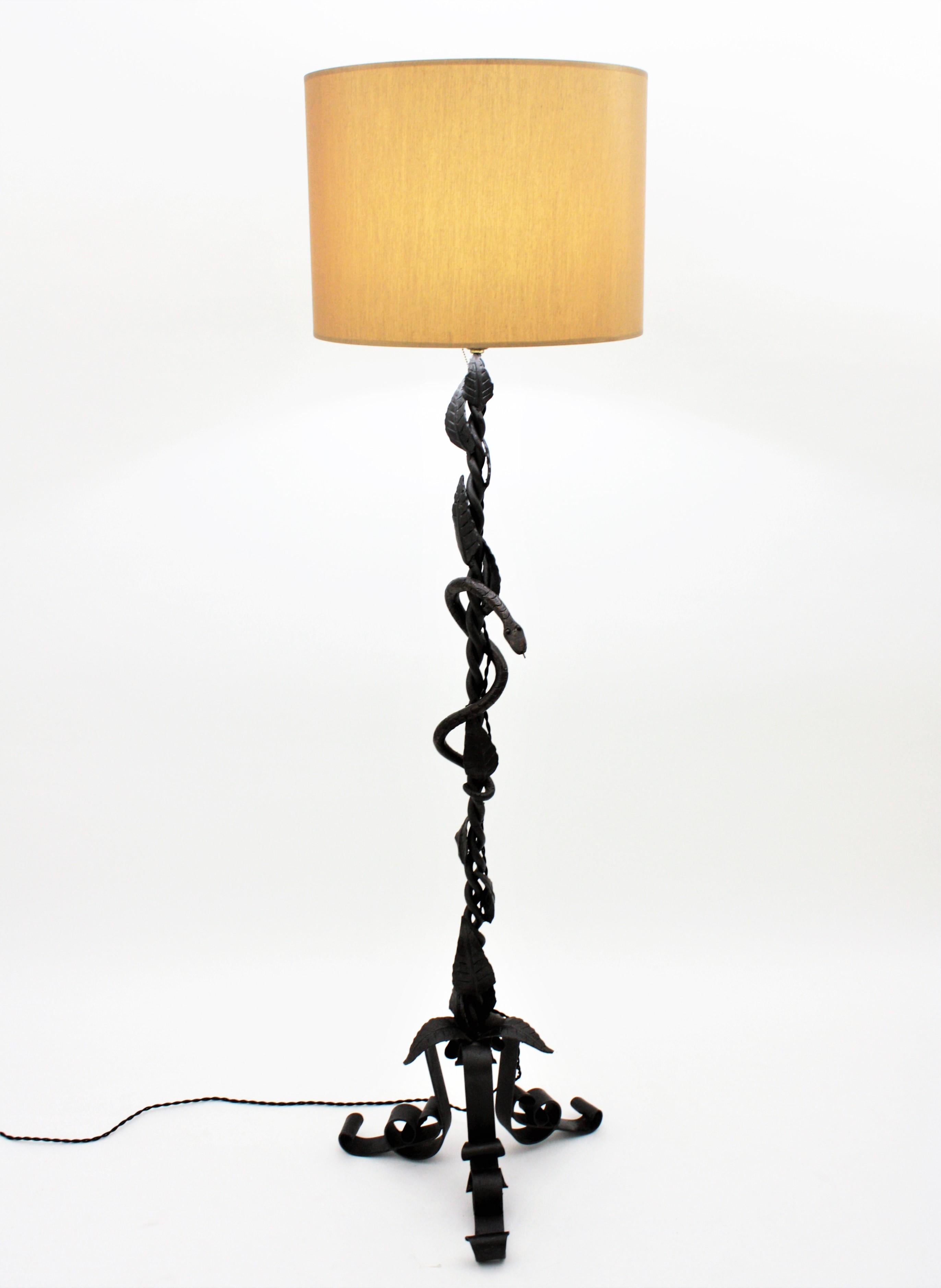 Snake Wrought Iron Floor Lamp in the Style of Umberto Bellotto 5
