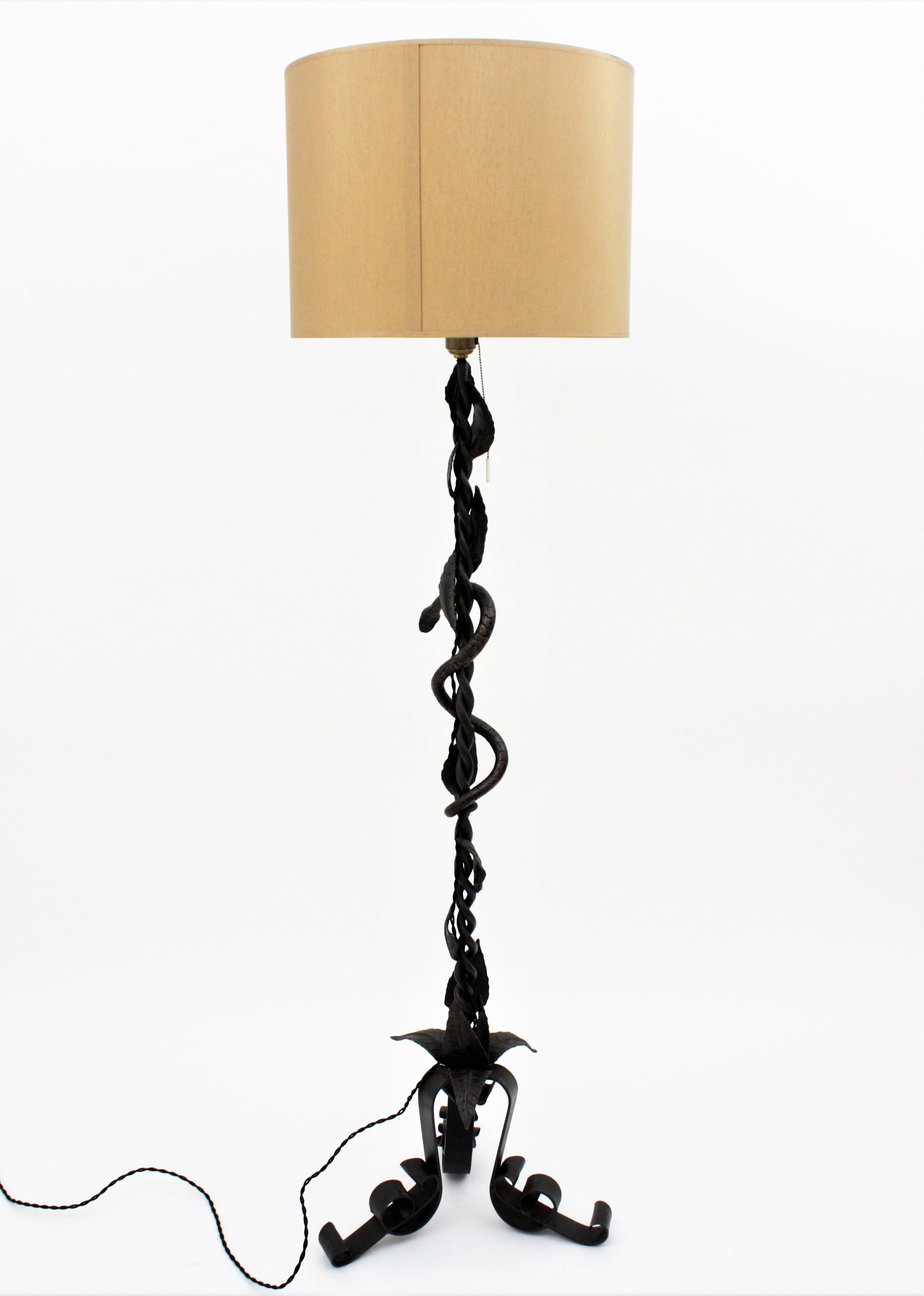 Snake Wrought Iron Floor Lamp in the Style of Umberto Bellotto 8