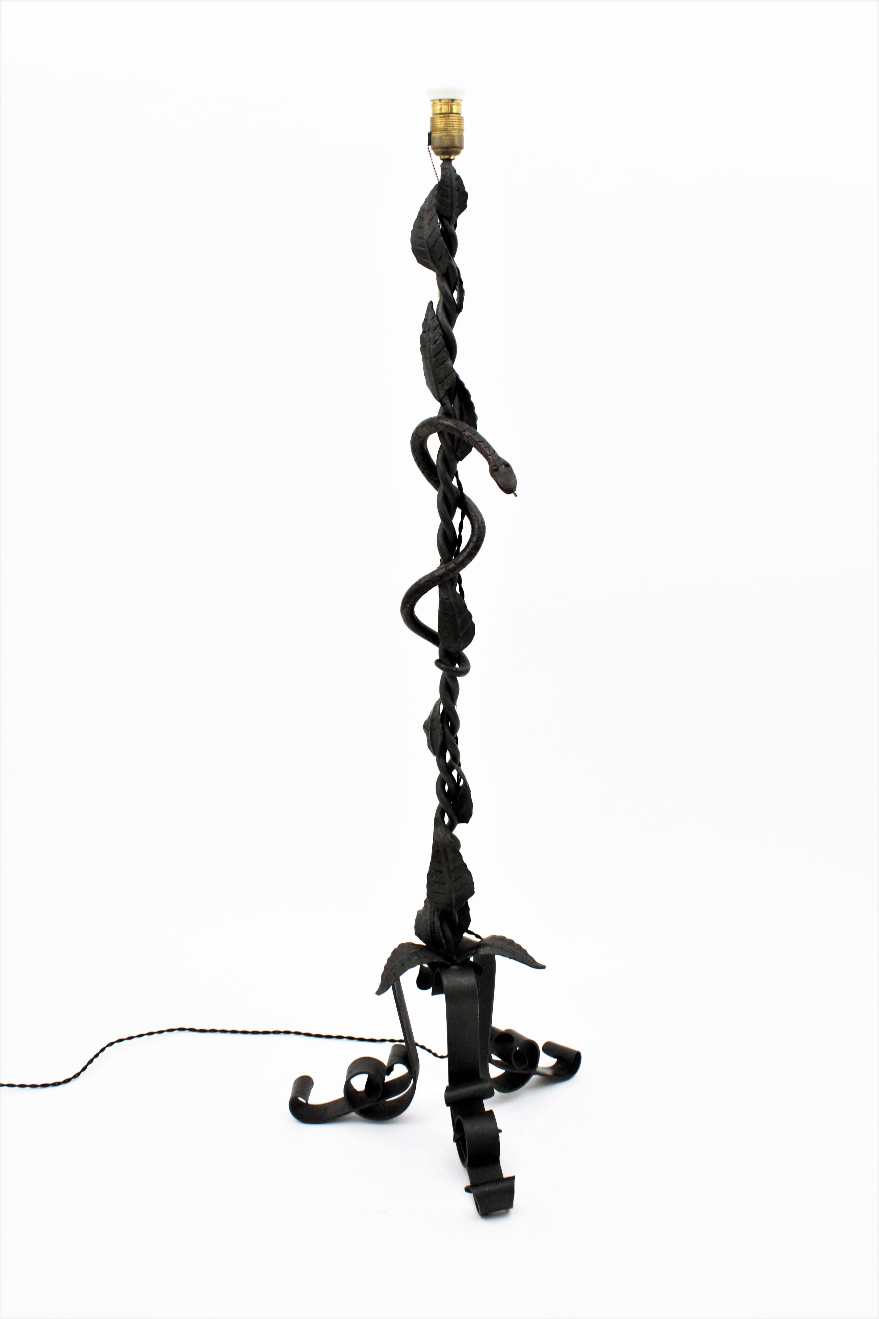 Snake Wrought Iron Floor Lamp in the Style of Umberto Bellotto In Good Condition In Barcelona, ES
