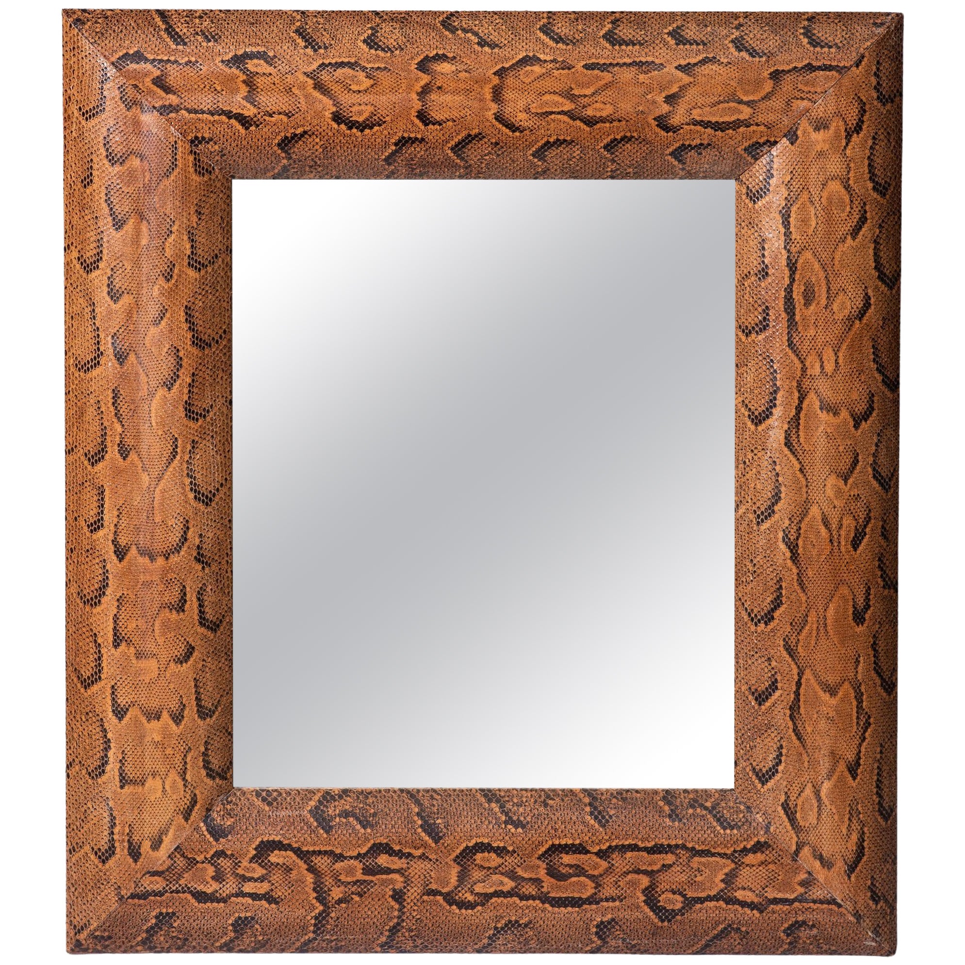 Miroir encadré de peau de serpent France, vers 1980