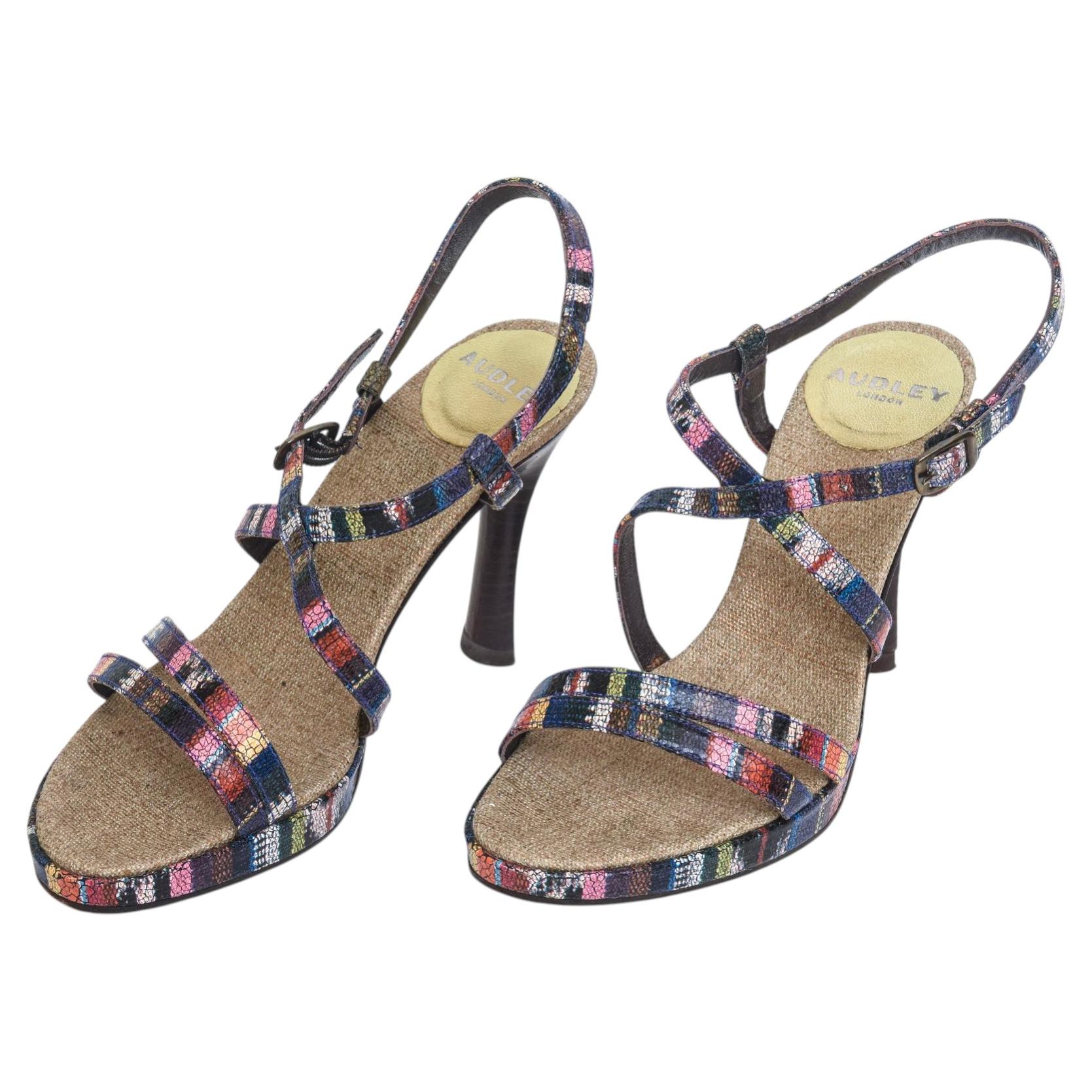 Sandales à talons hauts en cuir multicolore imprimé peau de serpent par Audley of London.