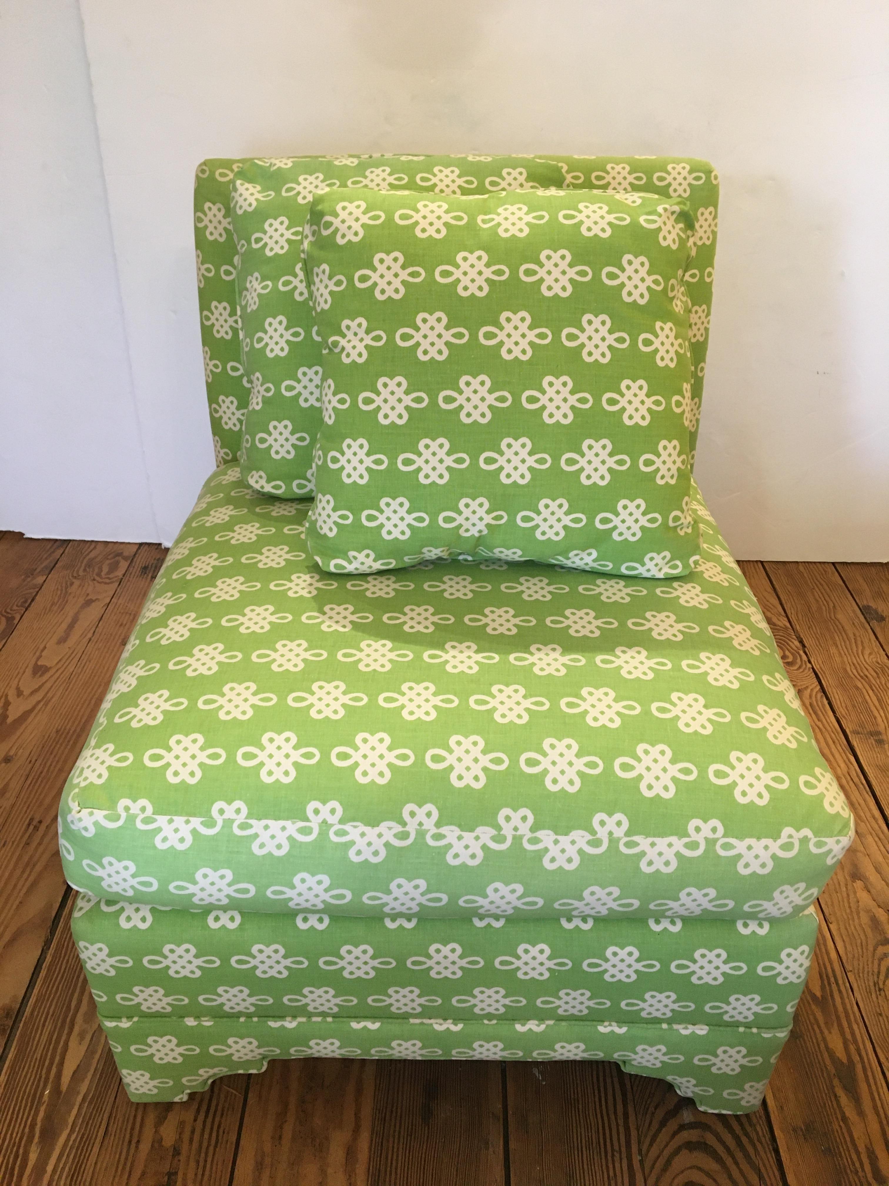 Snappy Stylish Lime Green & White Slipper Chairs In Good Condition For Sale In Hopewell, NJ