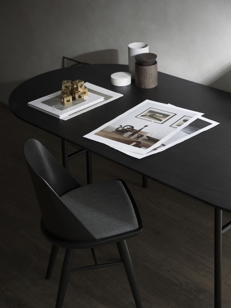 Snaregade Table, Oval, Black Legs with Charcoal Linoleum Top (Bulgarisch) im Angebot