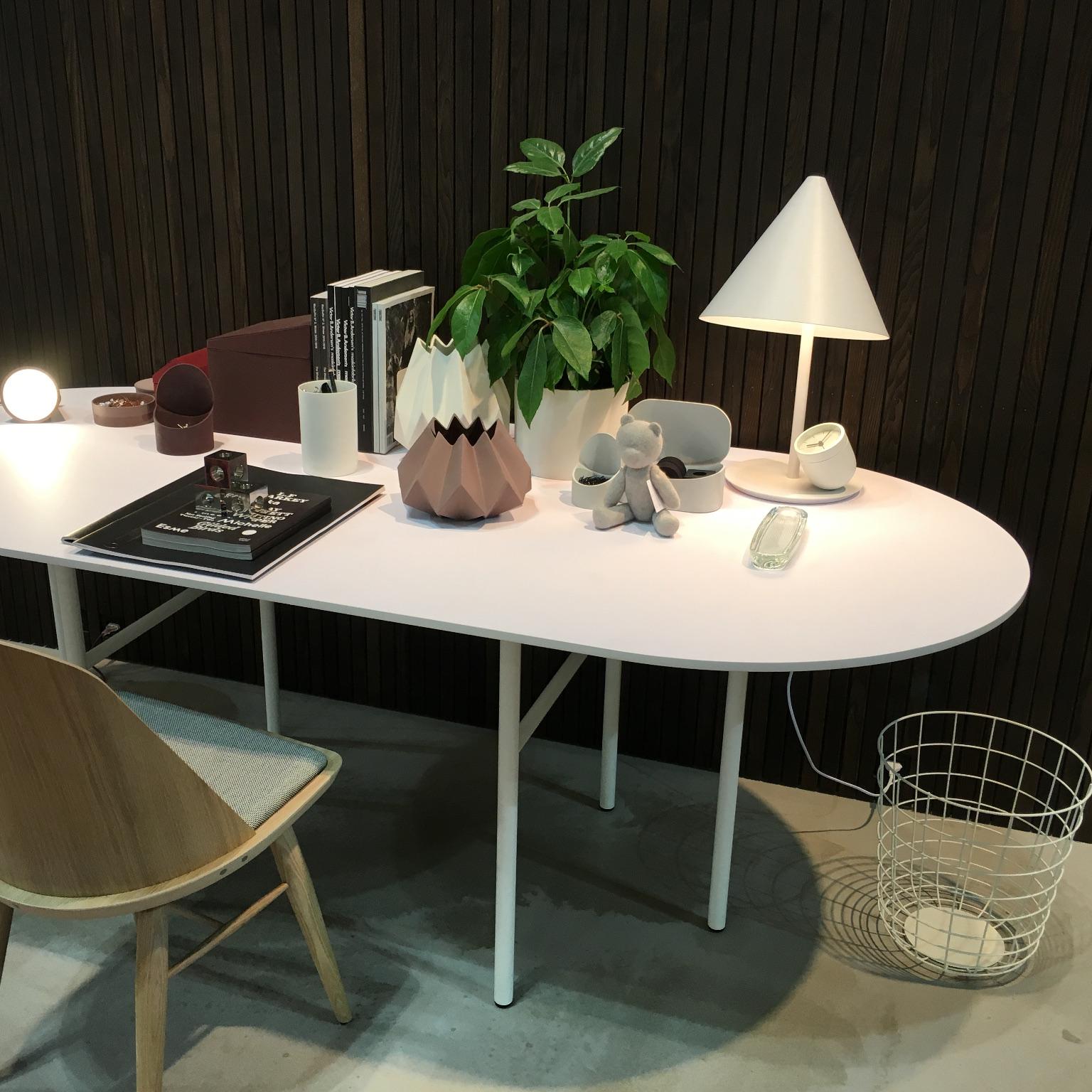 Snaregade Table, Oval, Light Grey Veneer (Skandinavische Moderne) im Angebot