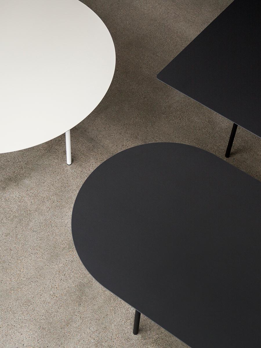 Snaregade Table, Rectangular, Black/Charcoal Linoleum (Pulverbeschichtet) im Angebot