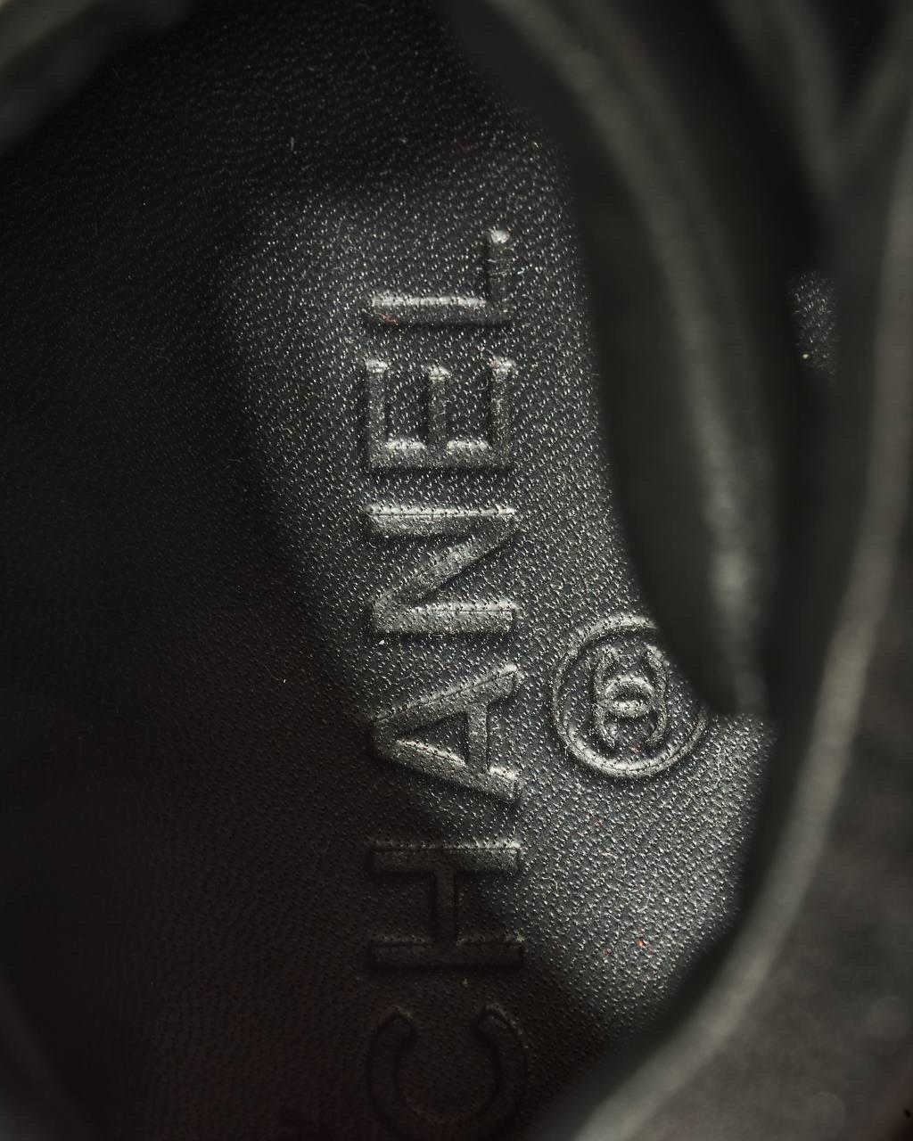 Scarpe da ginnastica Chanel CC Logo Nere in vendita 7