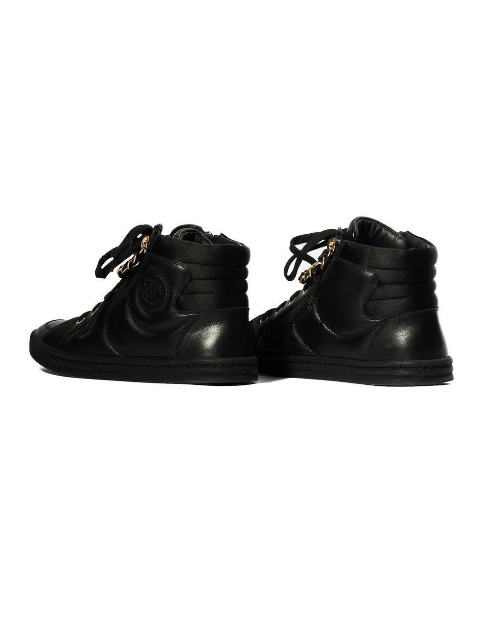 Scarpe da ginnastica Chanel CC Logo Nere in vendita 1
