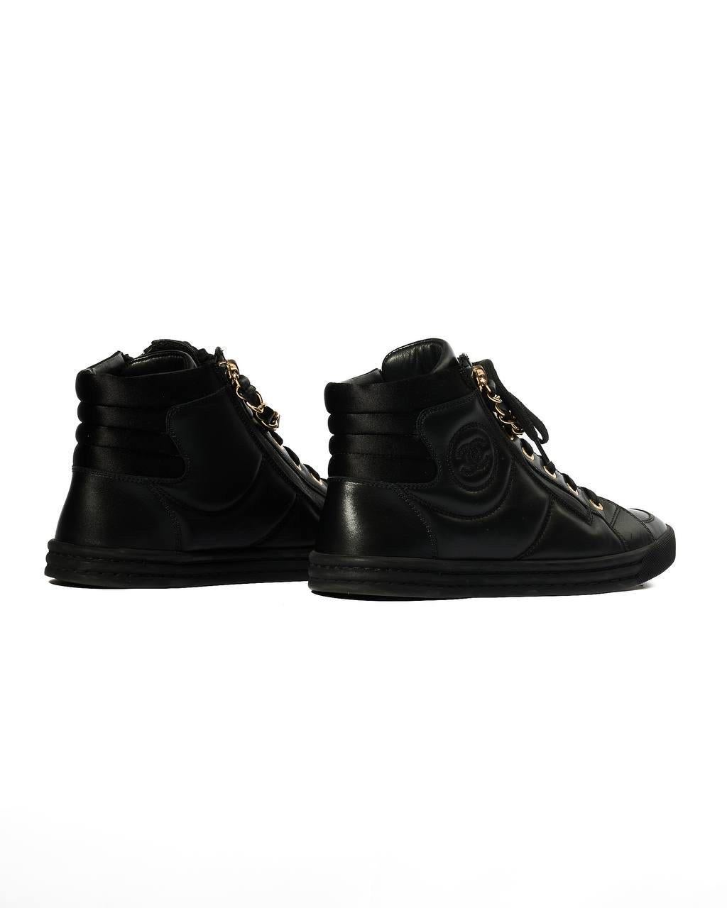Scarpe da ginnastica Chanel CC Logo Nere in vendita 2