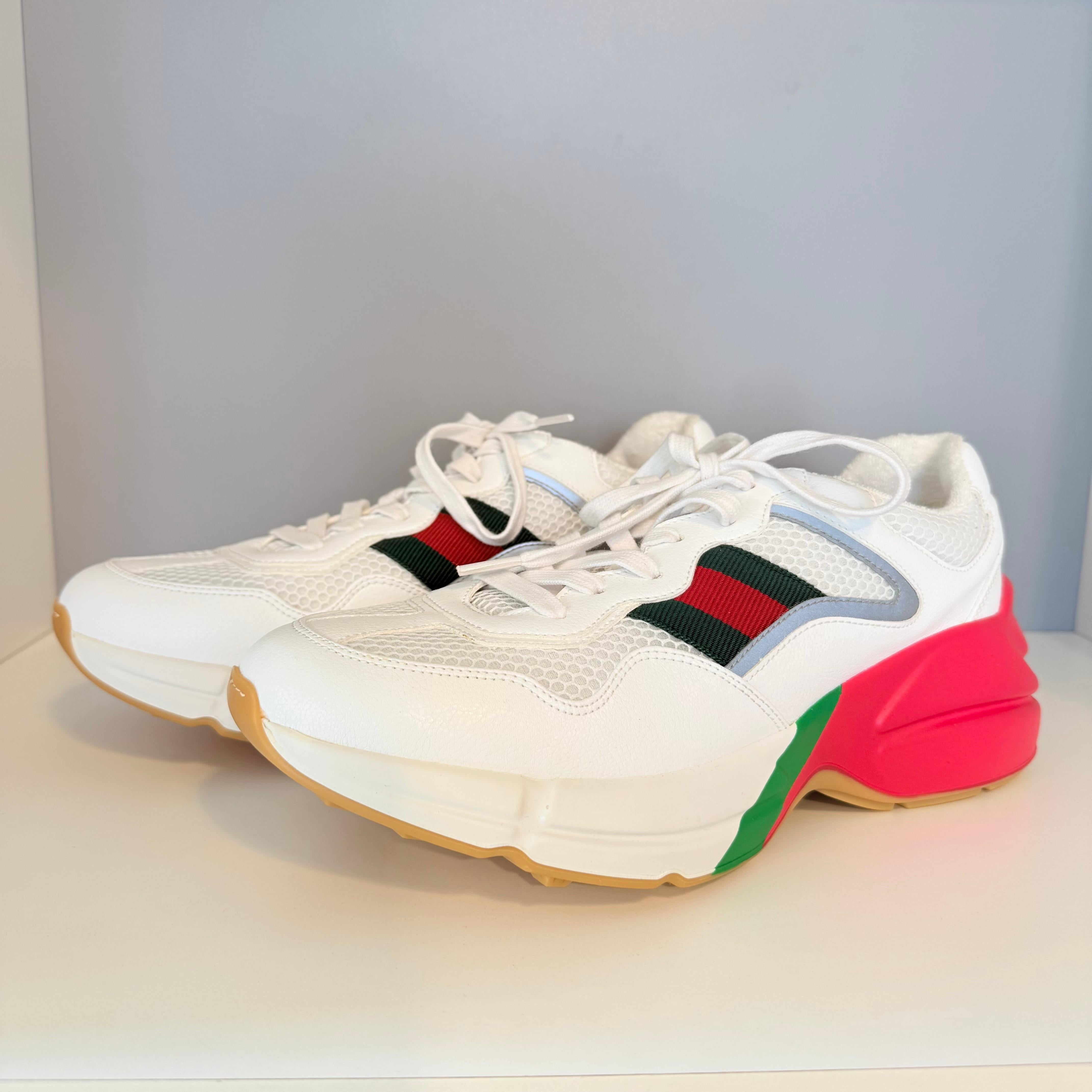 Comfortable Gucci Rython Sneakers
Leather and textile
White color with green and red inserts
Red and green band
Sole height cm 6 (2,36 inches)
Laced
Italia size 40
Great conditions
Worldwide priority shipping included in the price !