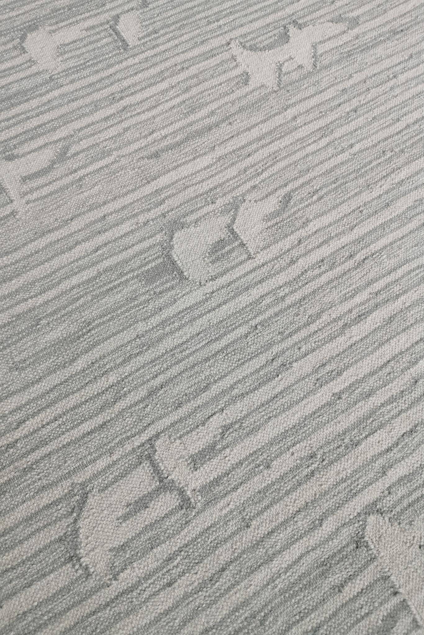 Tappeto Sno di Volver Studio
Dimensioni: L 200 x L 300 cm.
Materiali: Lana e cotone.

Disponibile in quattro dimensioni: 90 x 240 cm, 140 x 200 cm, 170 x 240 cm e 200 x 300 cm. Disponibile anche in misure personalizzate. I prezzi possono variare.