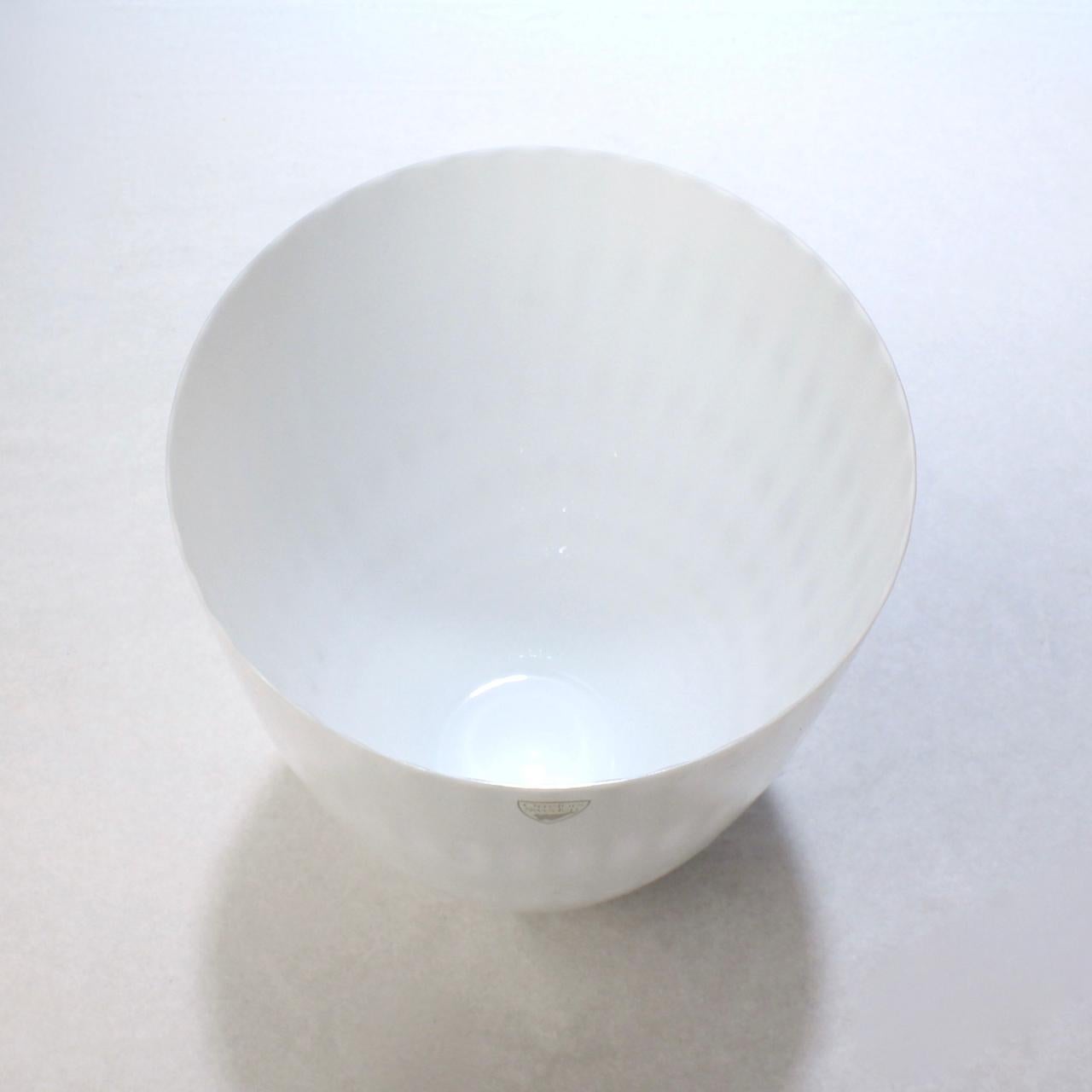 Snöljus Snowlight Weiße Kunstglasvase von Ingegerd Råman für Orrefors (Glaskunst) im Angebot